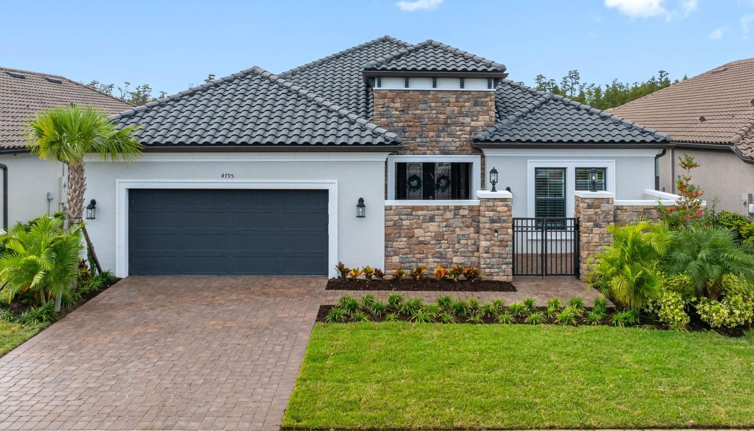 Single Family Residence em WESLEY CHAPEL, FL - Daniel Dourado