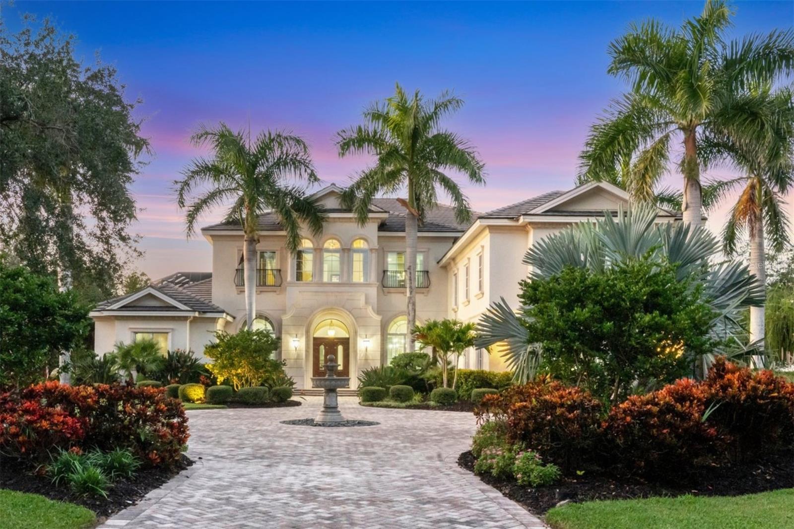 Single Family Residence in BRADENTON, FL - Daniel Dourado