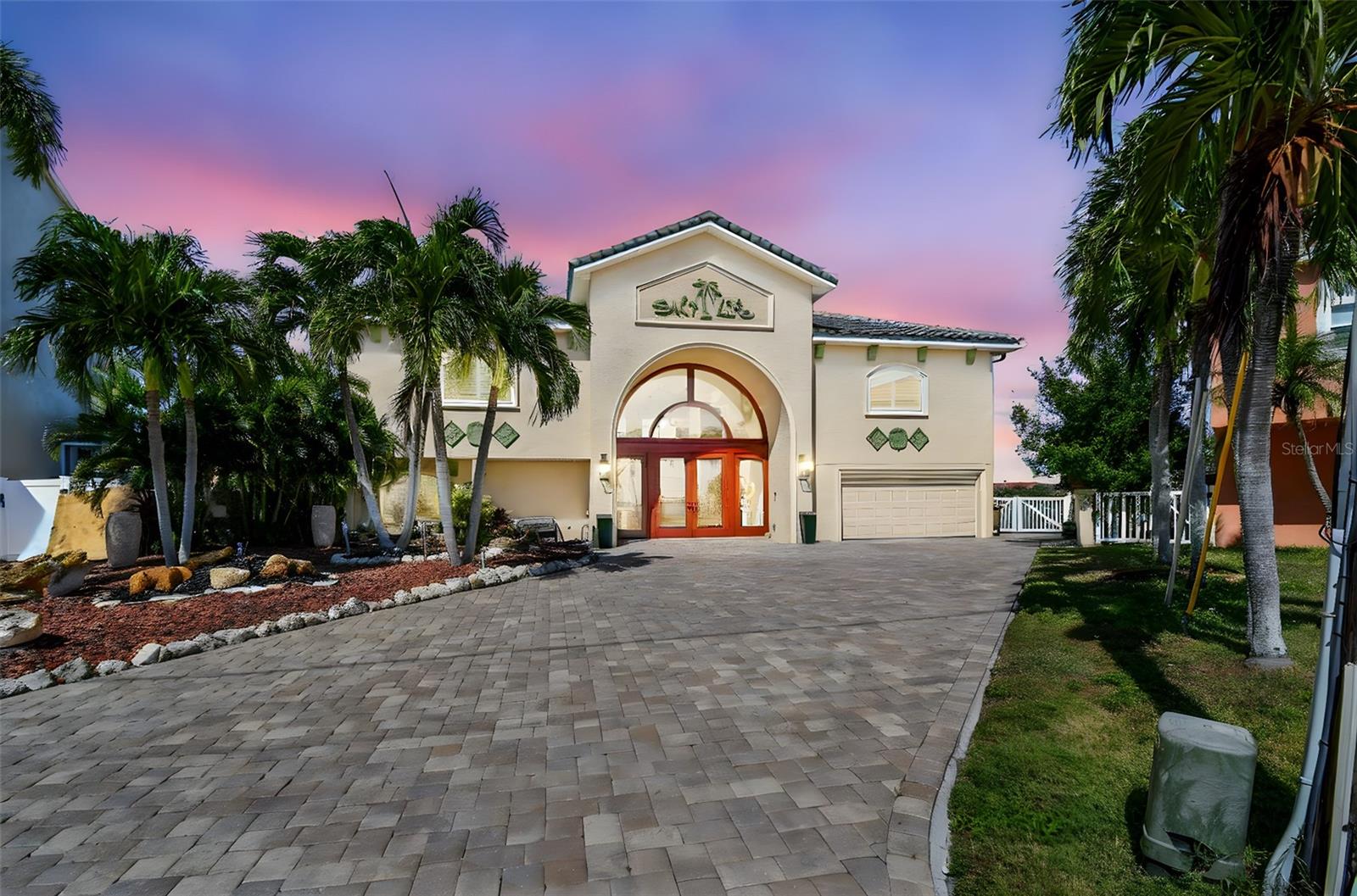 Single Family Residence em MADEIRA BEACH, FL - Daniel Dourado