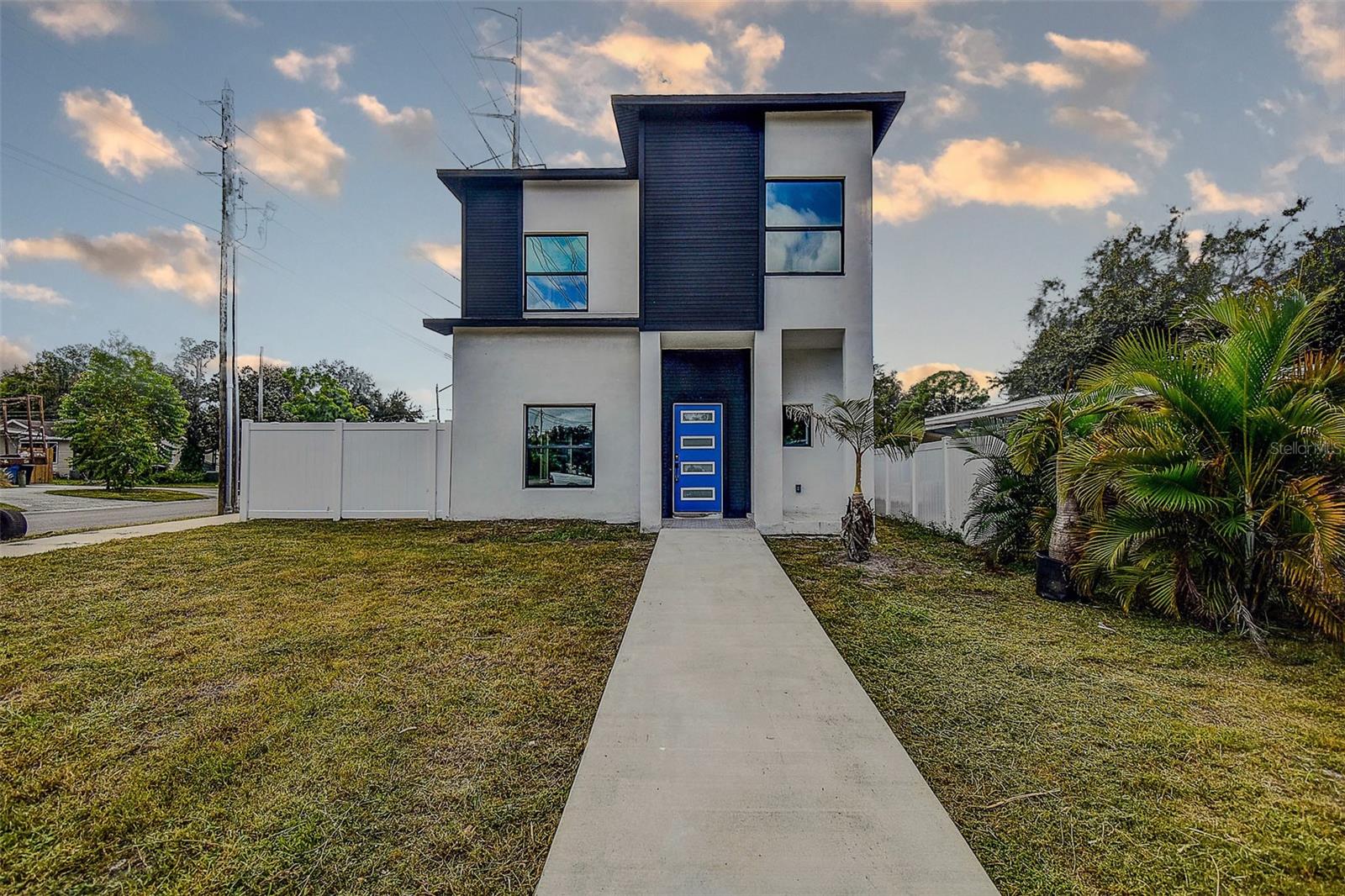 Single Family Residence em ST PETERSBURG, FL - Daniel Dourado