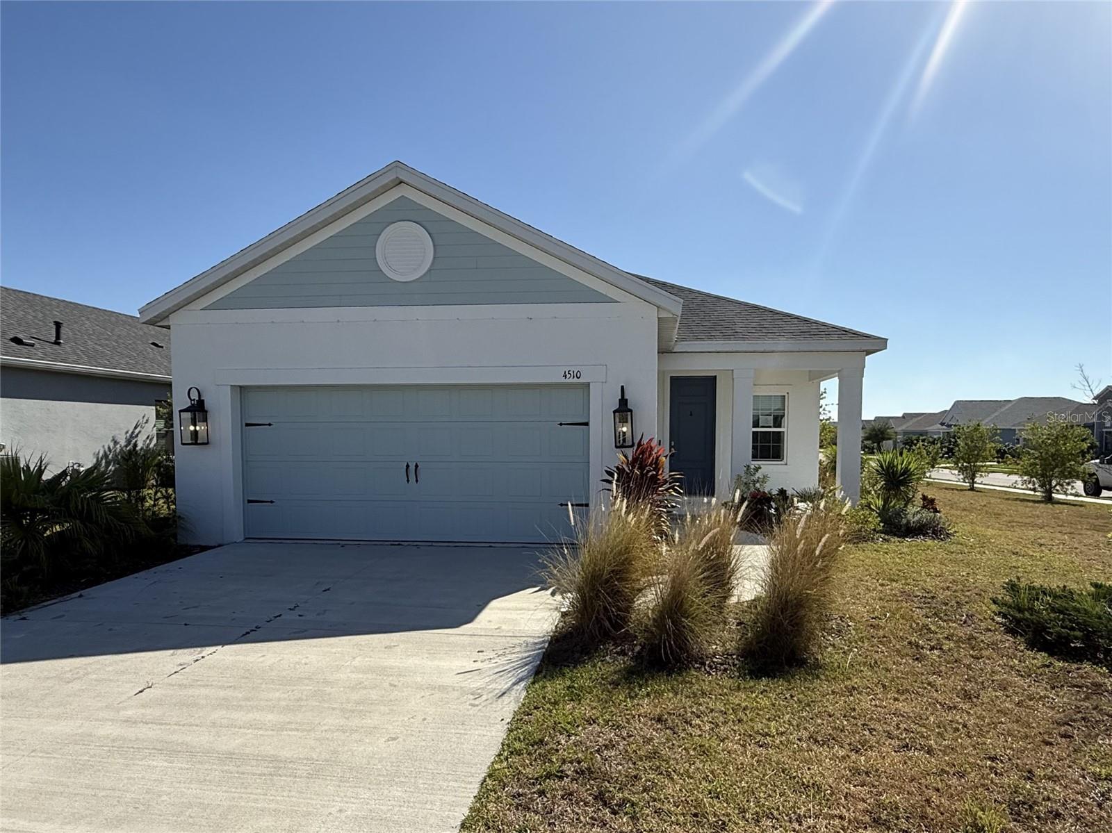 Single Family Residence in PARRISH, FL - Daniel Dourado