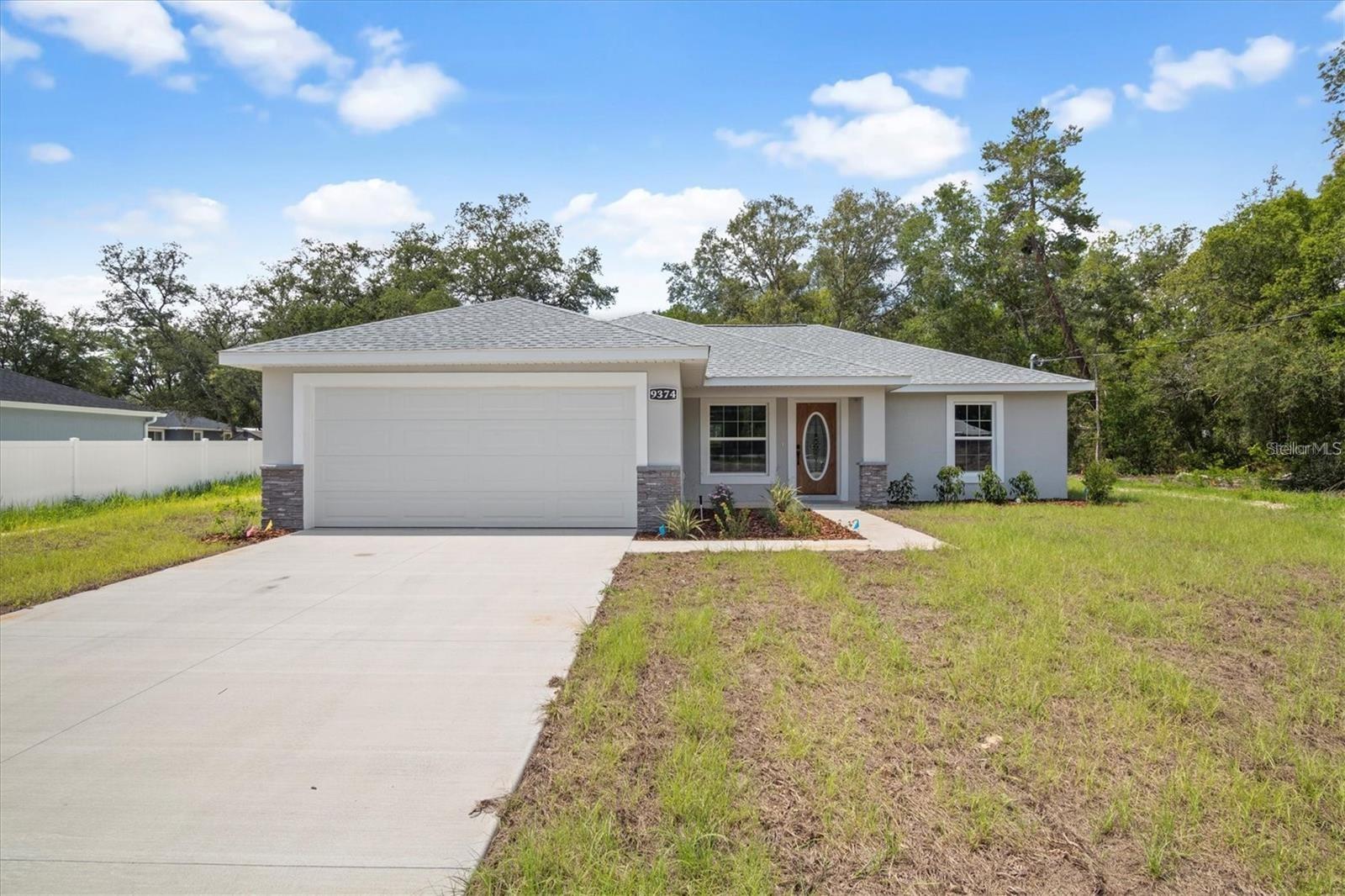 Single Family Residence in SUMMERFIELD, FL - Daniel Dourado