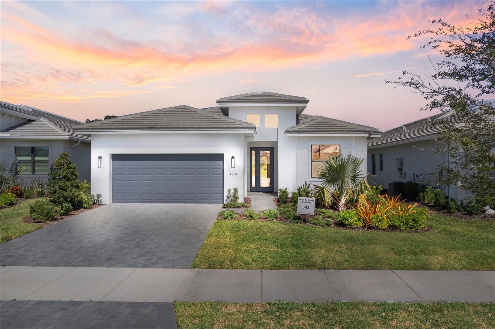 Single Family Residence in LAKEWOOD RANCH, FL - Daniel Dourado