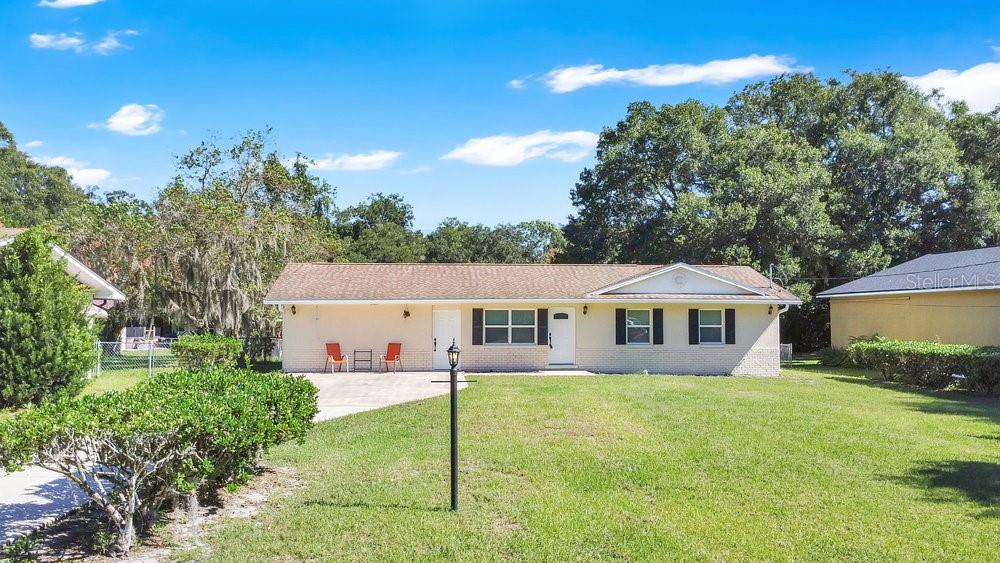 Single Family Residence in DELAND, FL - Daniel Dourado