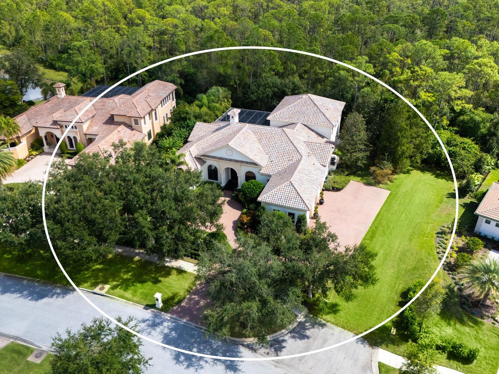 Single Family Residence in BRADENTON, FL - Daniel Dourado