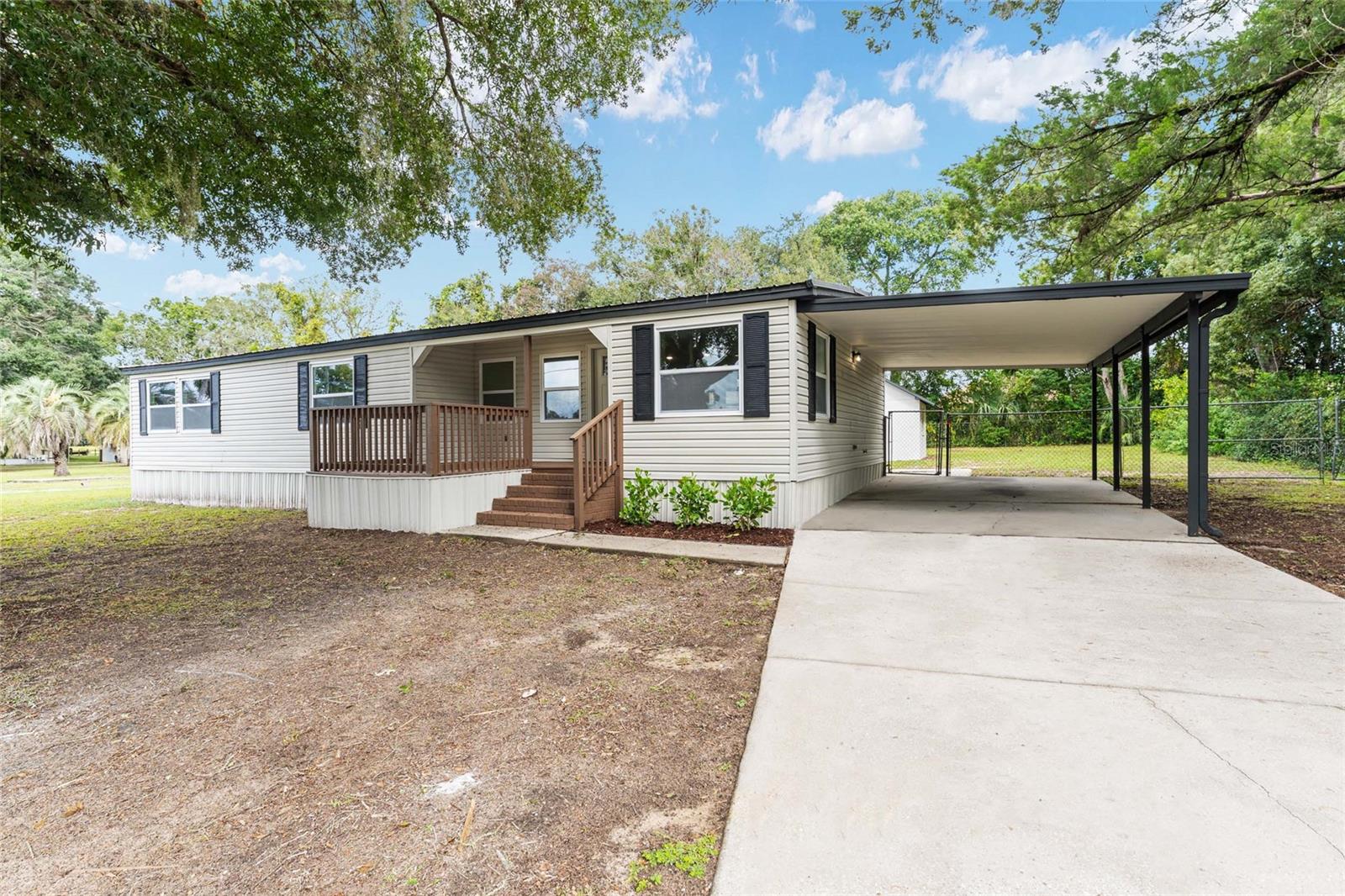 Single Family Residence in SUMMERFIELD, FL - Daniel Dourado