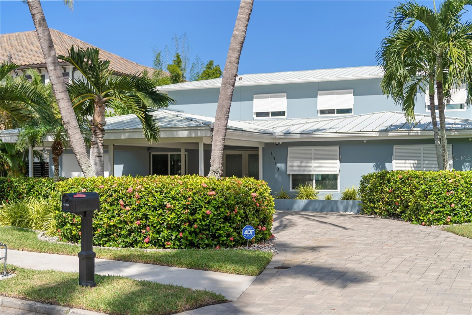 Single Family Residence in BRADENTON, FL - Daniel Dourado