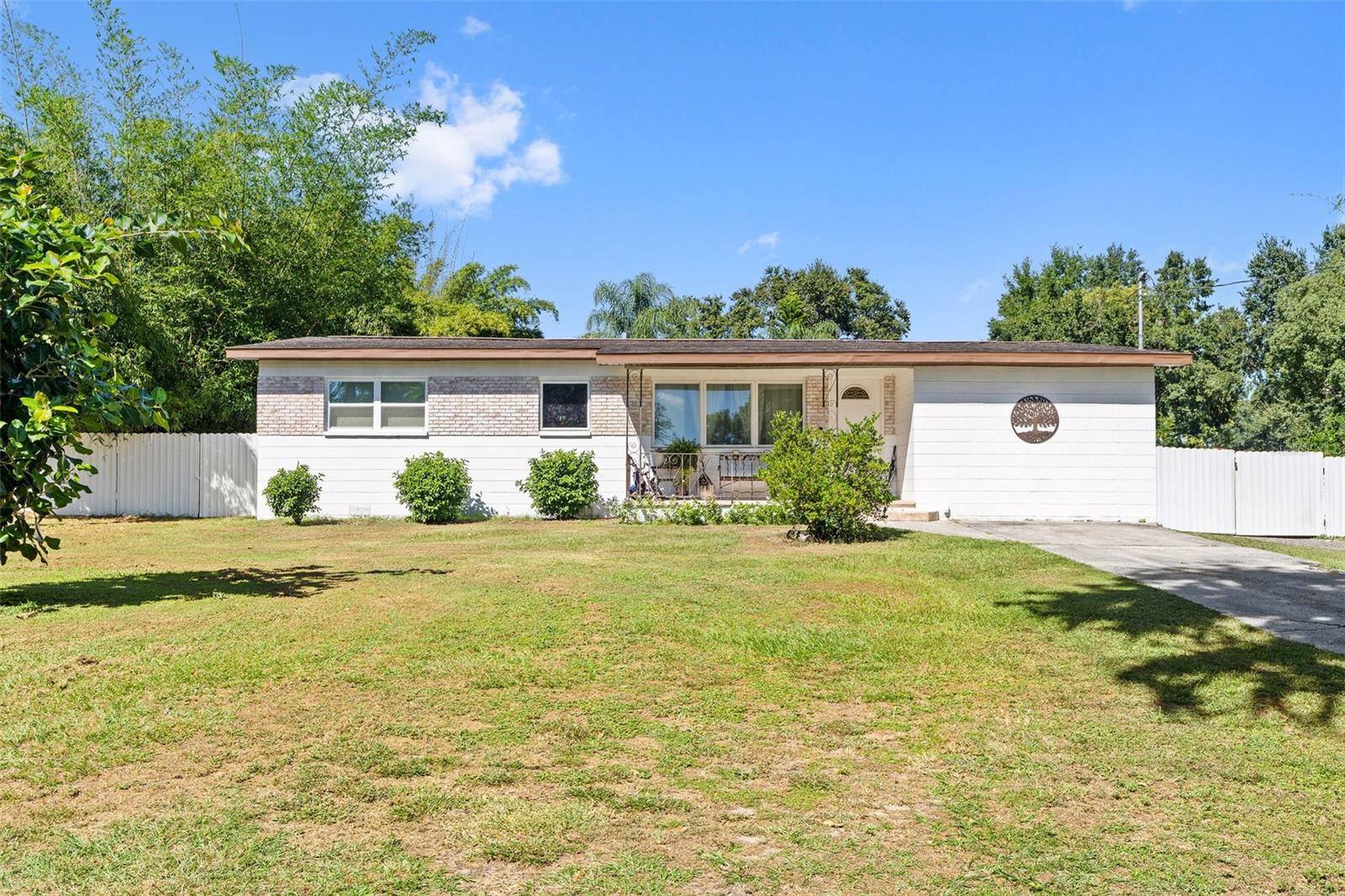 Single Family Residence in VALRICO, FL - Daniel Dourado