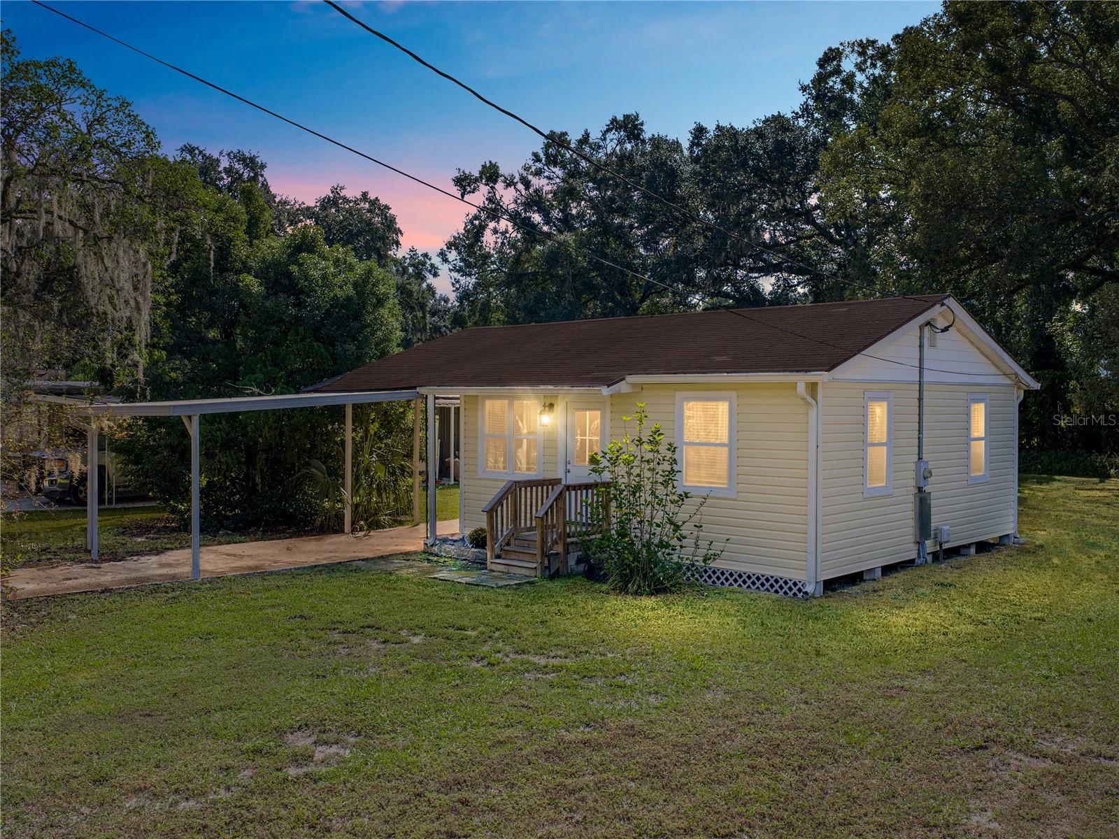 Single Family Residence em ZEPHYRHILLS, FL - Daniel Dourado