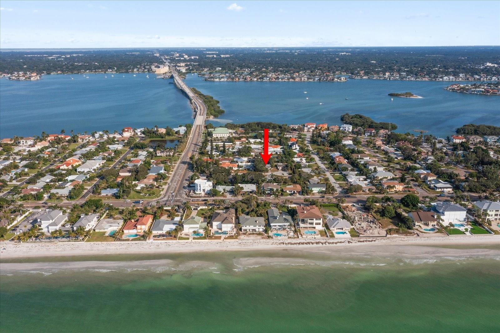 Single Family Residence in BELLEAIR BEACH, FL - Daniel Dourado