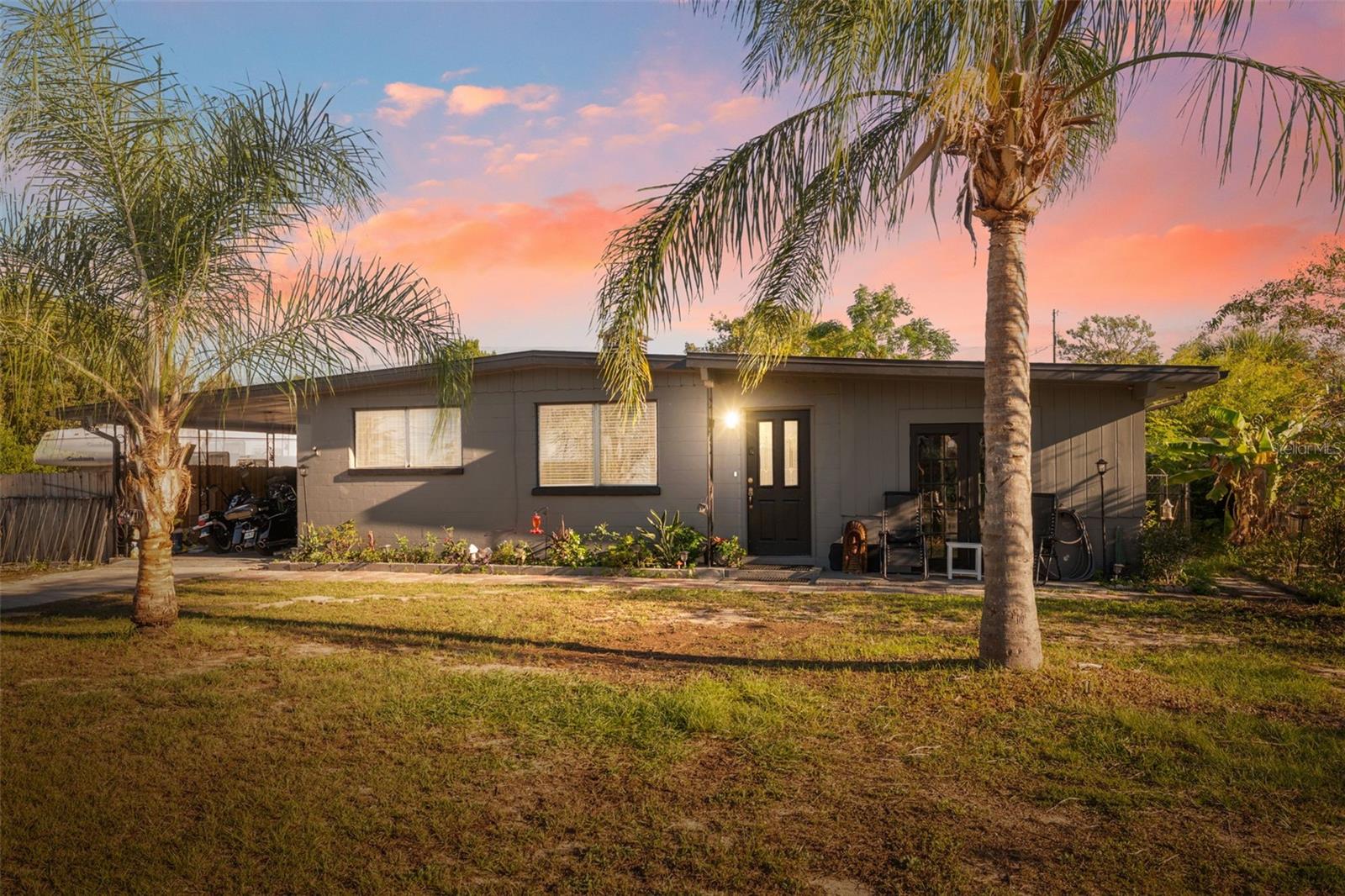 Single Family Residence in WEEKI WACHEE, FL - Daniel Dourado