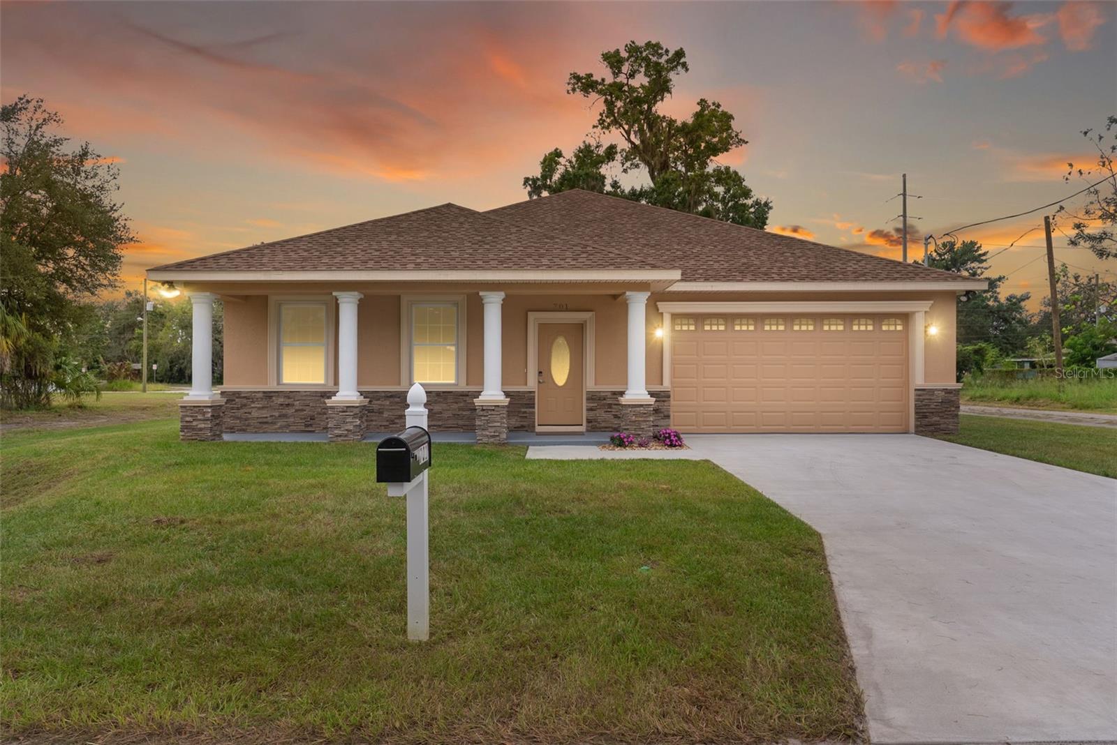 Single Family Residence in PLANT CITY, FL - Daniel Dourado