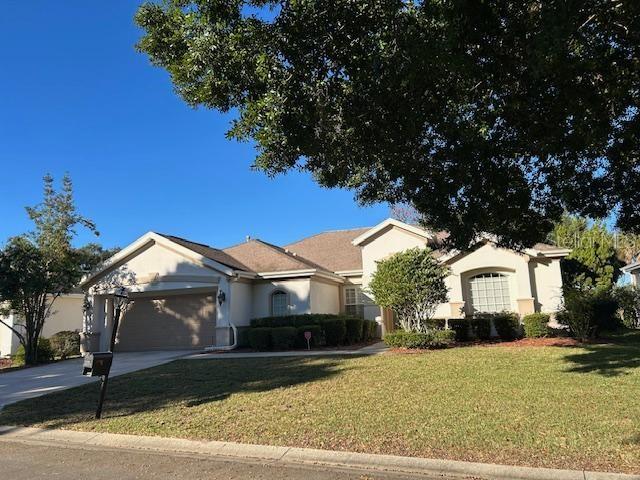 Single Family Residence in SUMMERFIELD, FL - Daniel Dourado