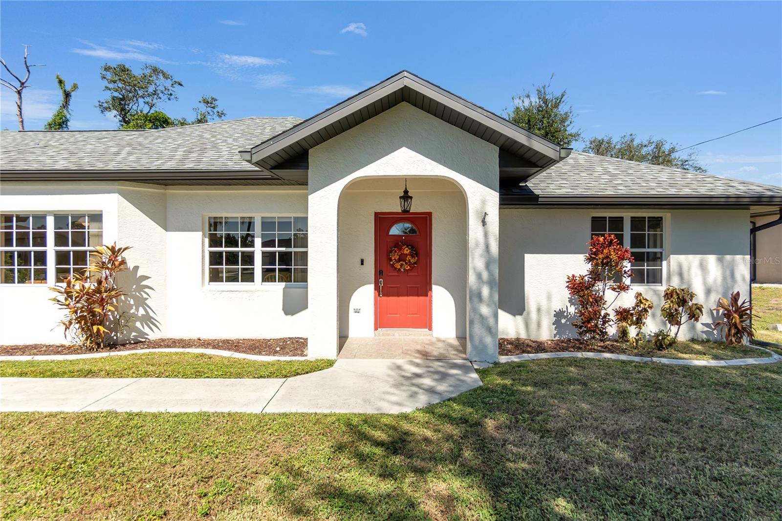Single Family Residence em PORT CHARLOTTE, FL - Daniel Dourado