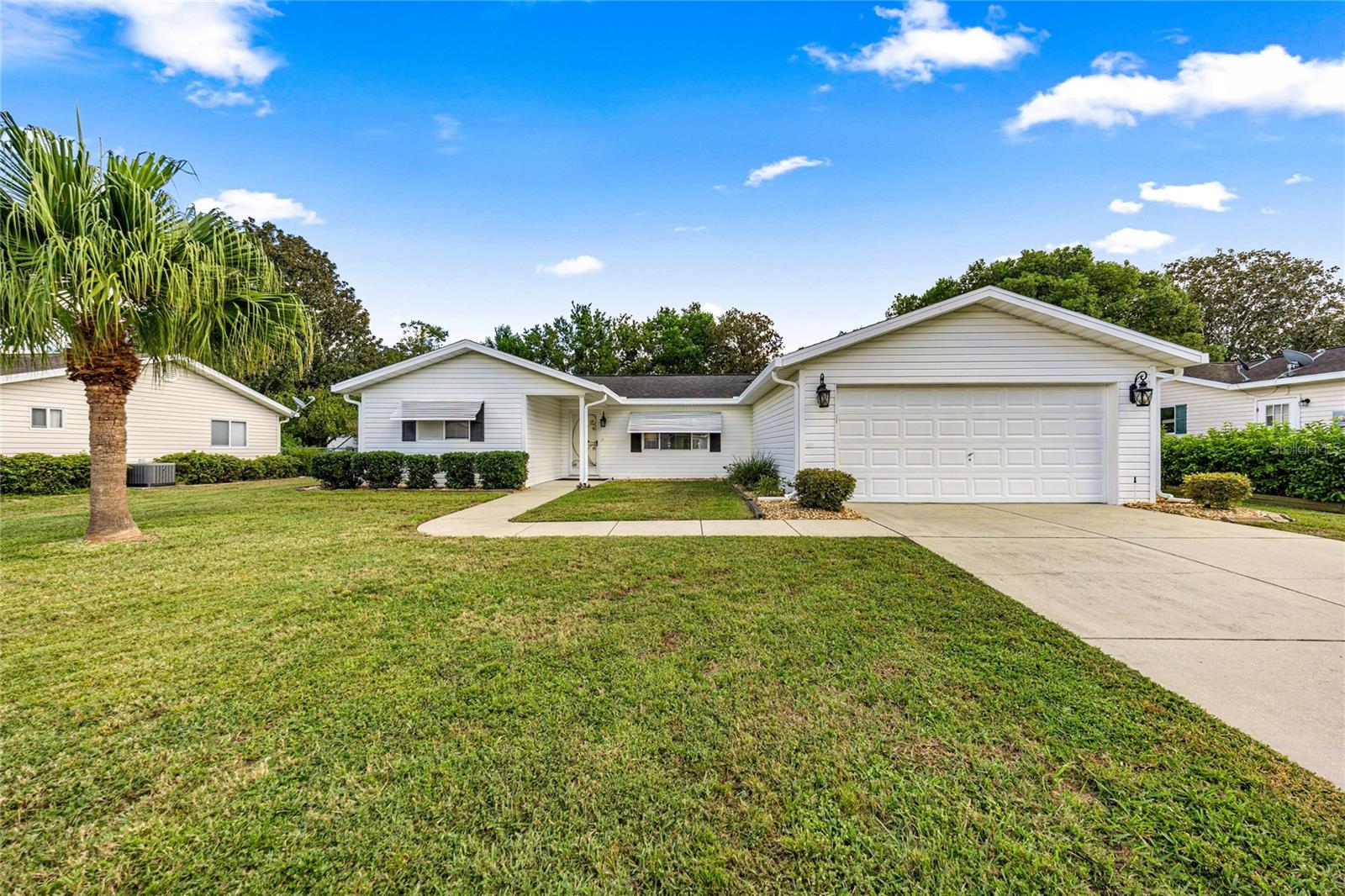 Single Family Residence in SUMMERFIELD, FL - Daniel Dourado