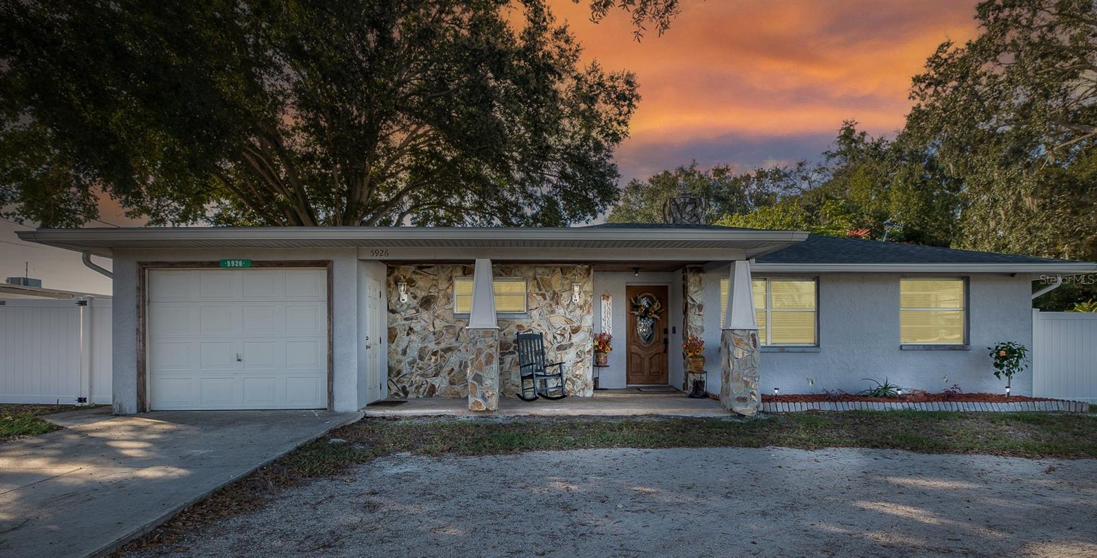 Single Family Residence em NEW PORT RICHEY, FL - Daniel Dourado