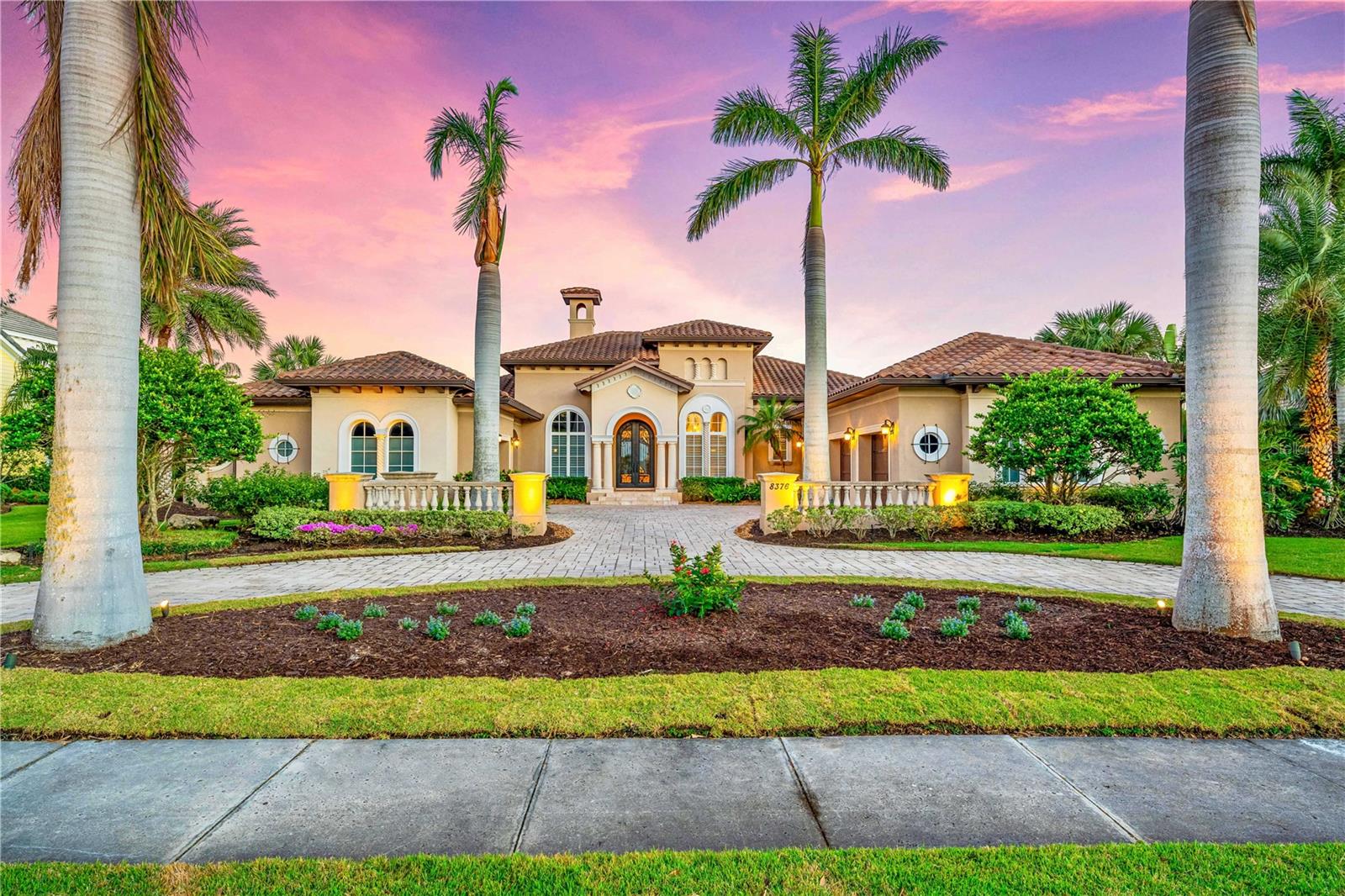 Single Family Residence in LAKEWOOD RANCH, FL - Daniel Dourado