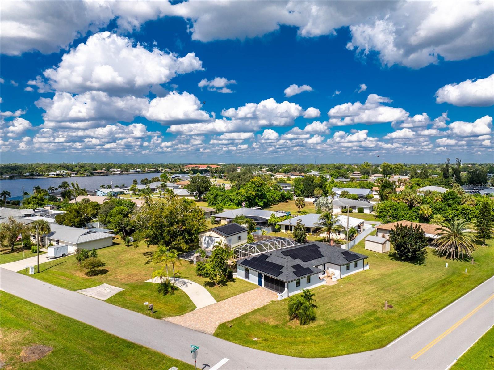 Single Family Residence em PORT CHARLOTTE, FL - Daniel Dourado