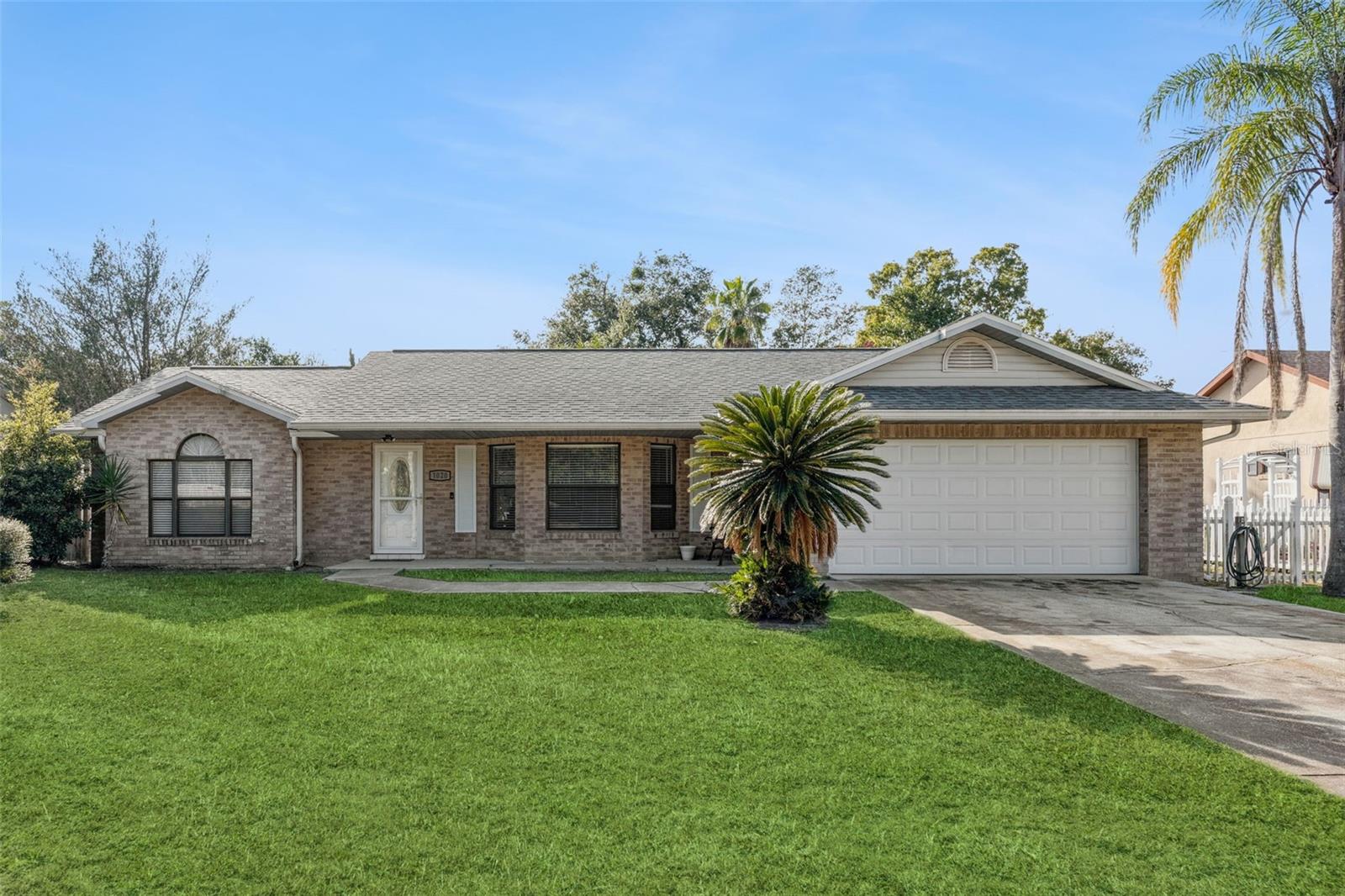 Single Family Residence in DELTONA, FL - Daniel Dourado