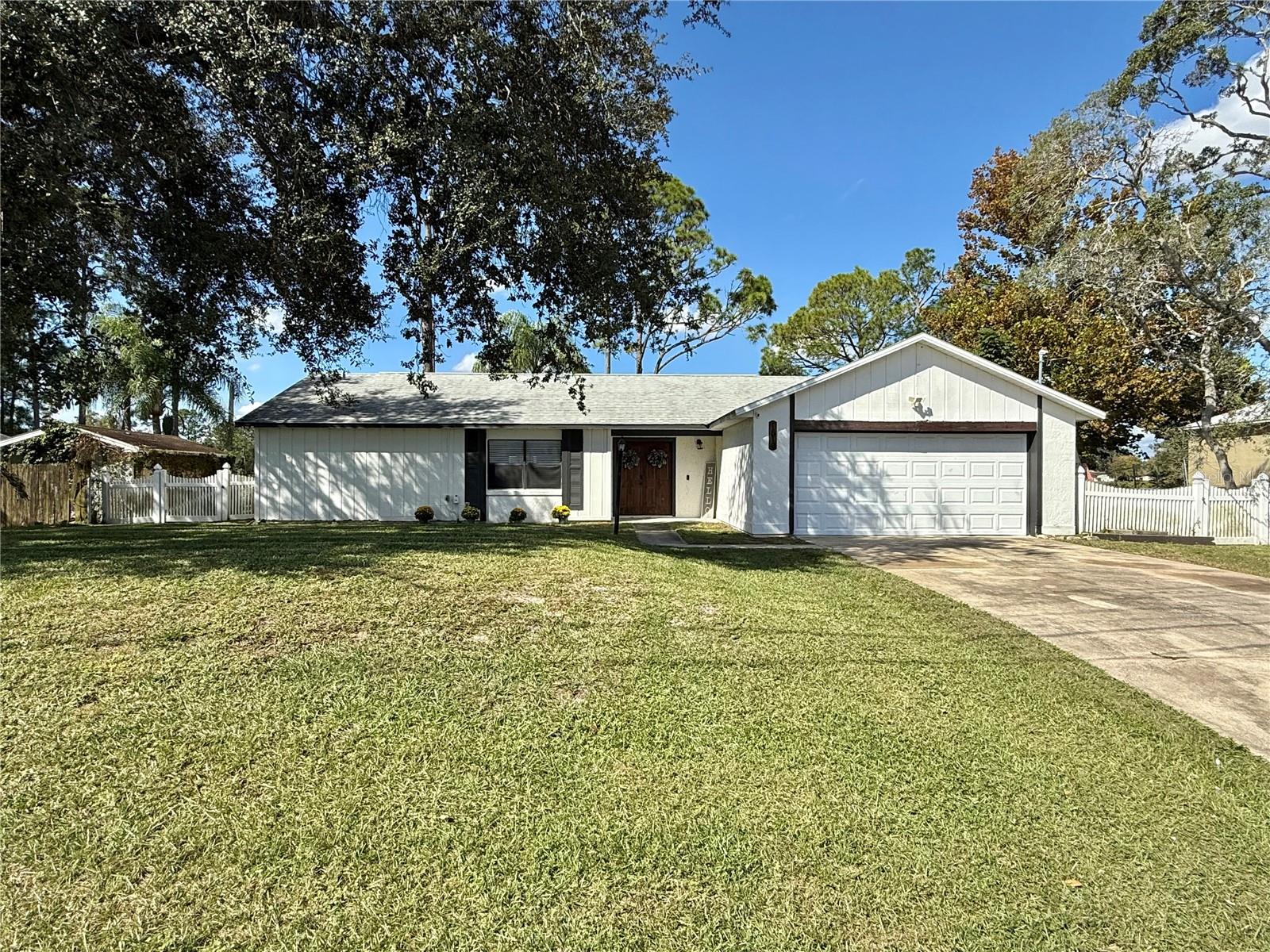 Single Family Residence in DELTONA, FL - Daniel Dourado