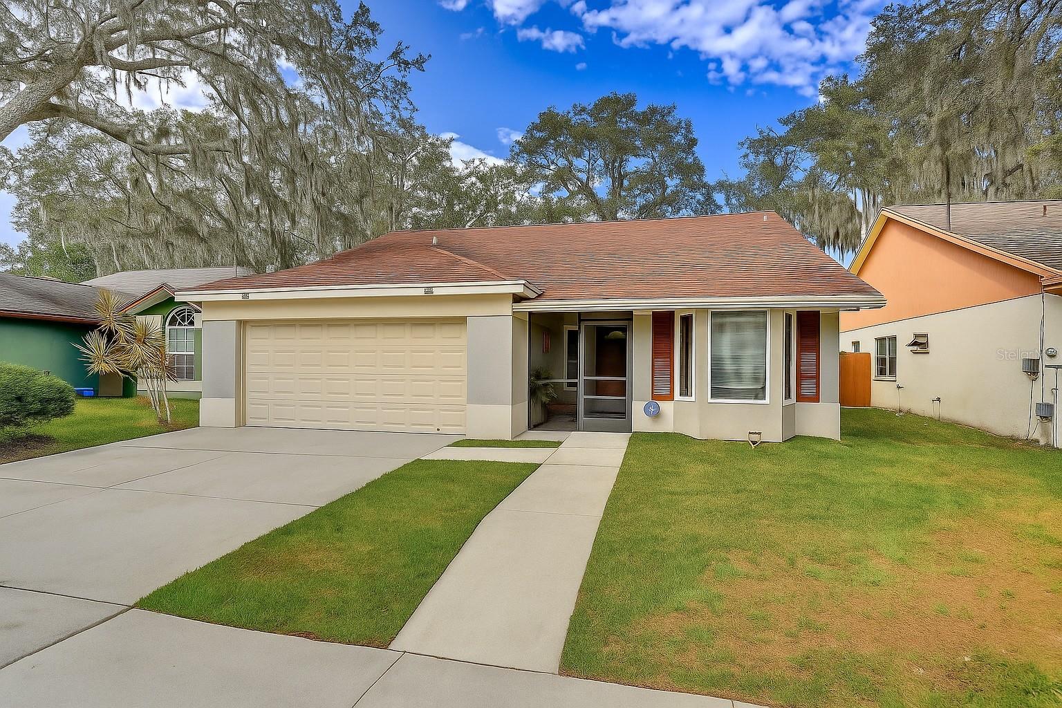 Single Family Residence in VALRICO, FL - Daniel Dourado