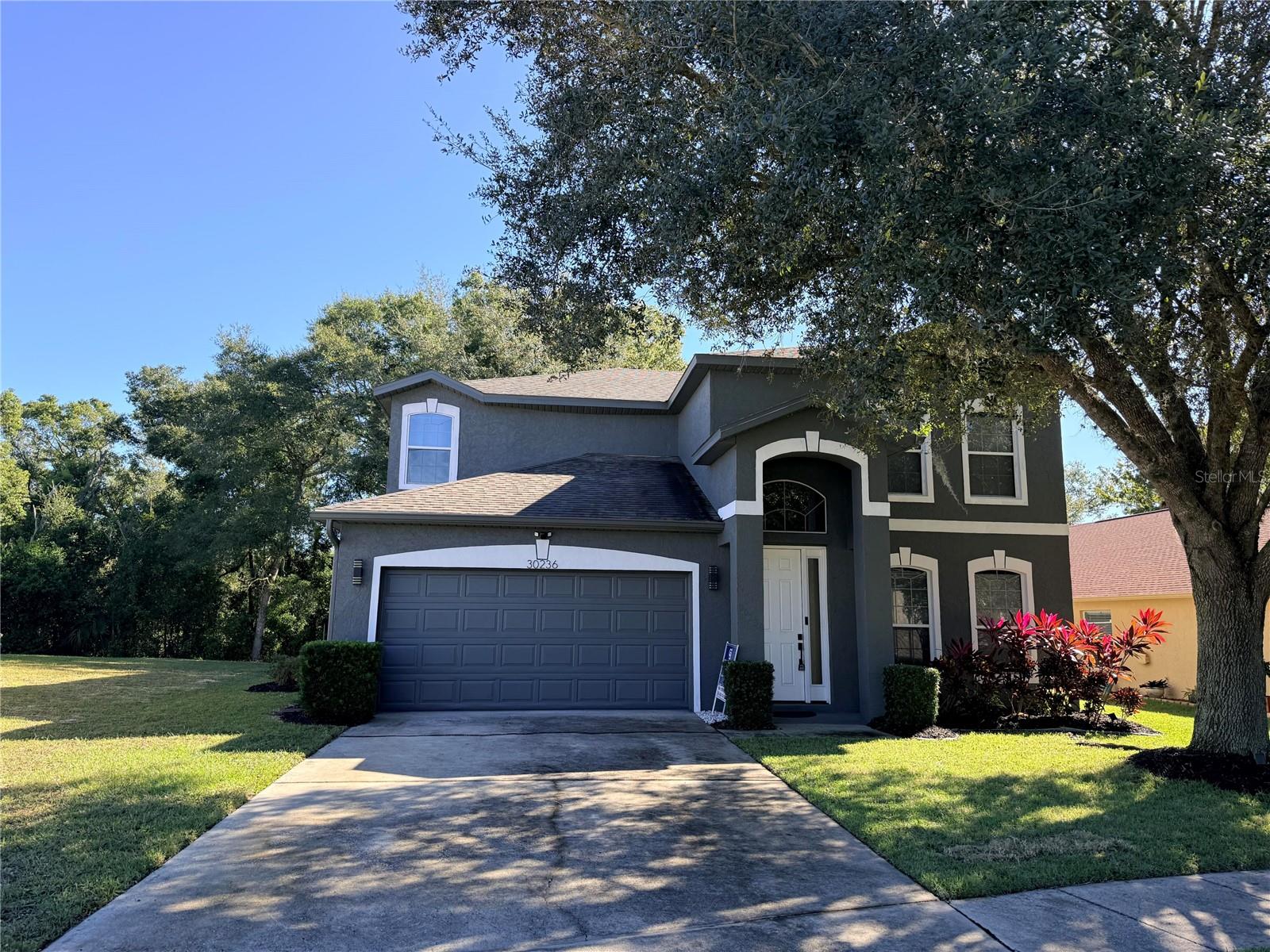 Single Family Residence in SORRENTO, FL - Daniel Dourado