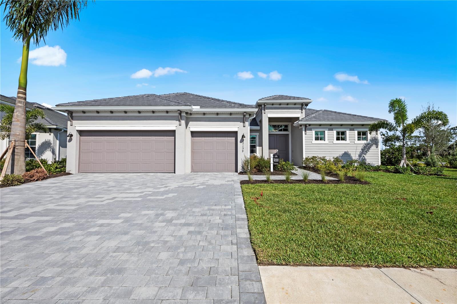 Single Family Residence em PORT CHARLOTTE, FL - Daniel Dourado