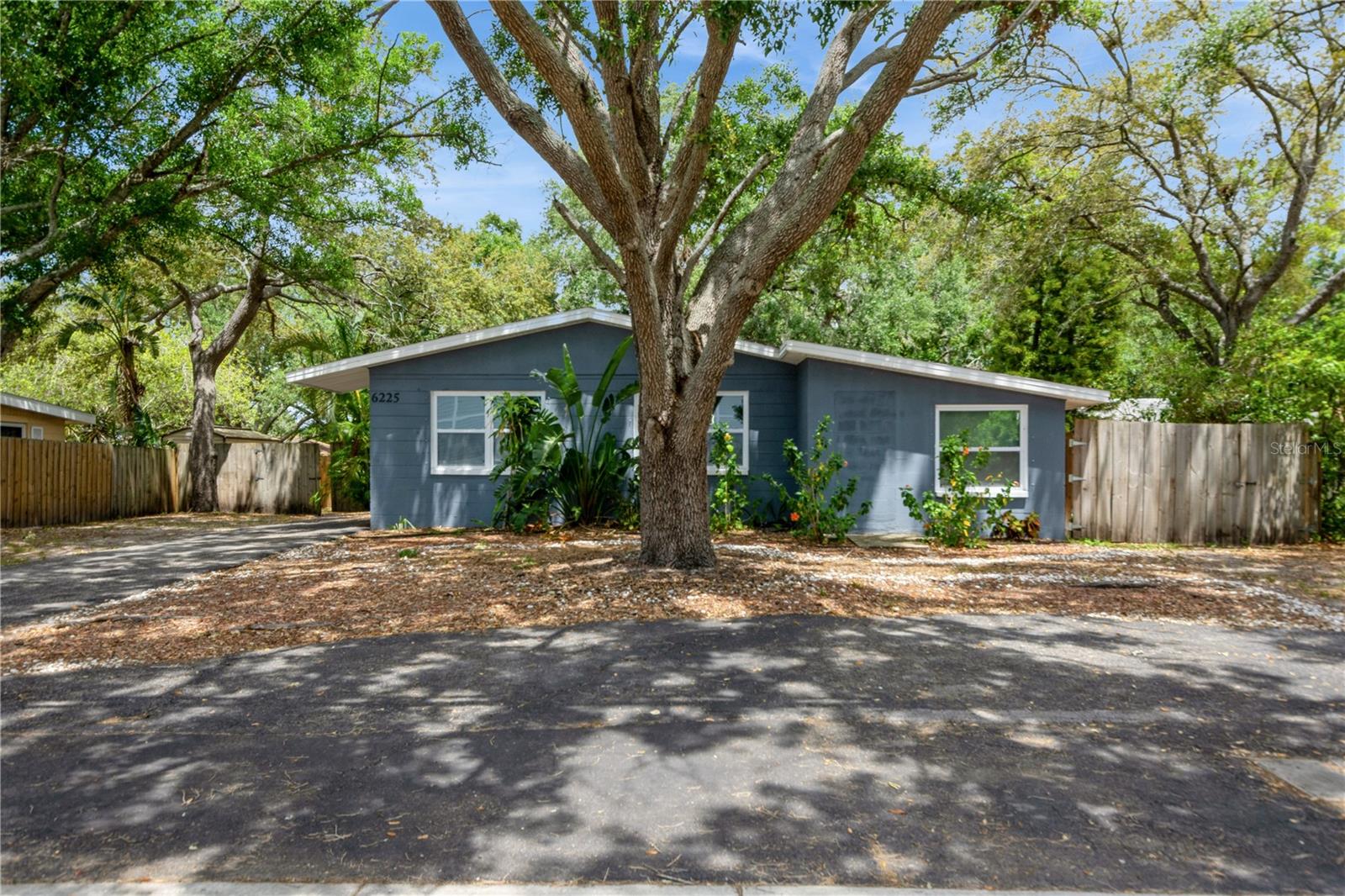 Single Family Residence em PINELLAS PARK, FL - Daniel Dourado