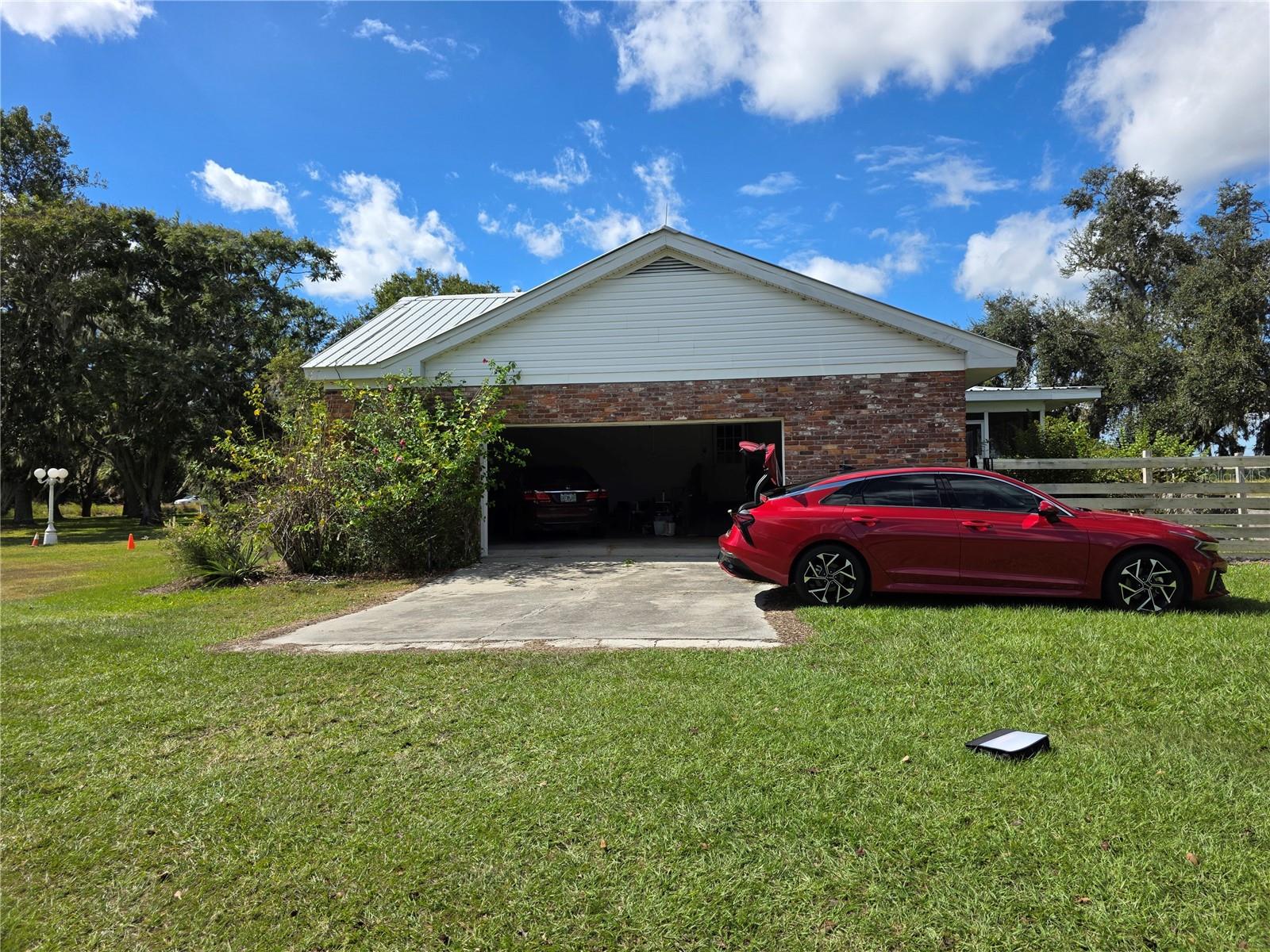Single Family Residence in FORT MEADE, FL - Daniel Dourado