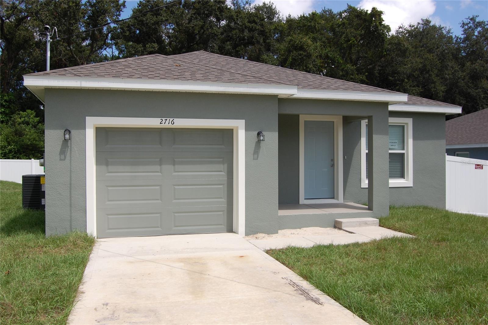 Single Family Residence in AUBURNDALE, FL - Daniel Dourado