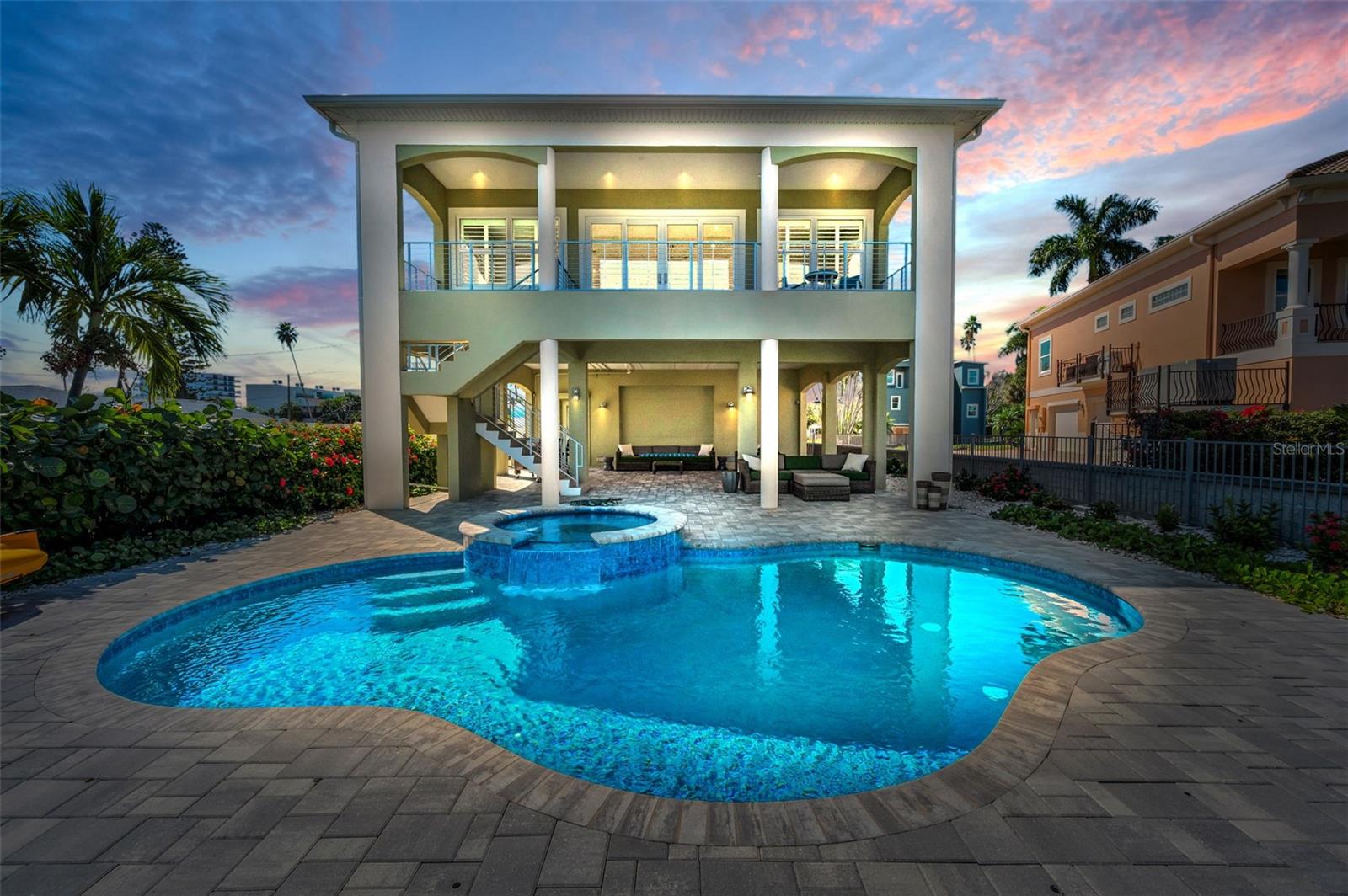 Single Family Residence em MADEIRA BEACH, FL - Daniel Dourado