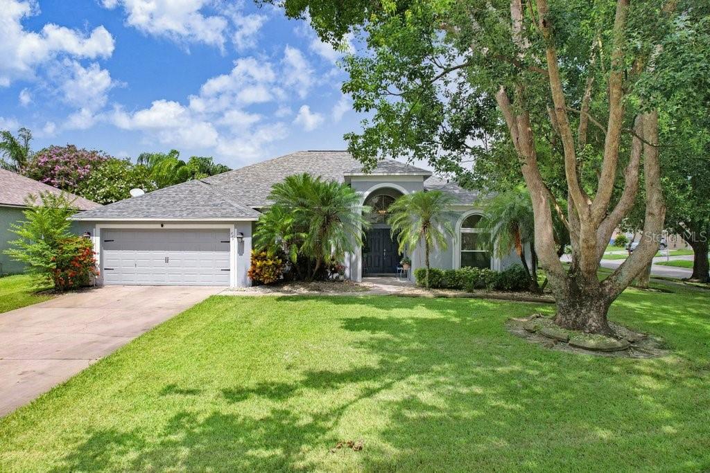 Single Family Residence in VALRICO, FL - Daniel Dourado