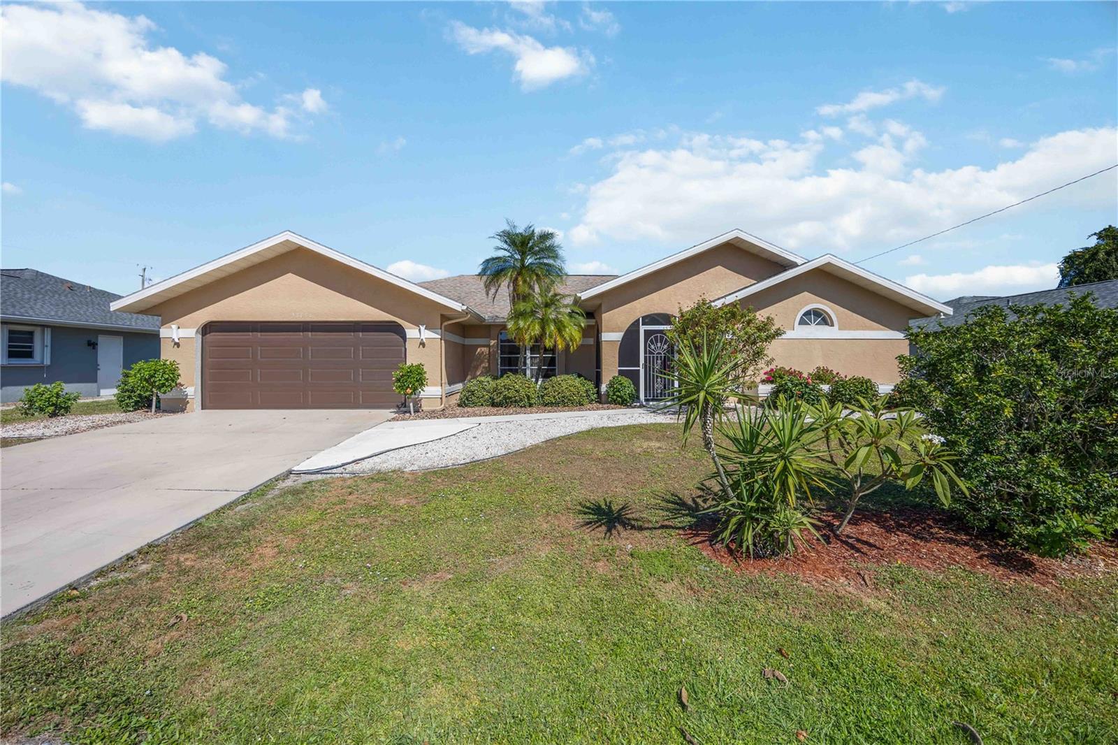 Single Family Residence em PORT CHARLOTTE, FL - Daniel Dourado