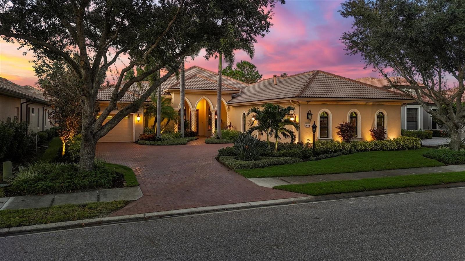 Single Family Residence in LAKEWOOD RANCH, FL - Daniel Dourado