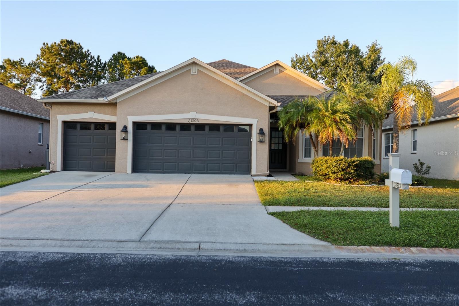 Single Family Residence em WESLEY CHAPEL, FL - Daniel Dourado