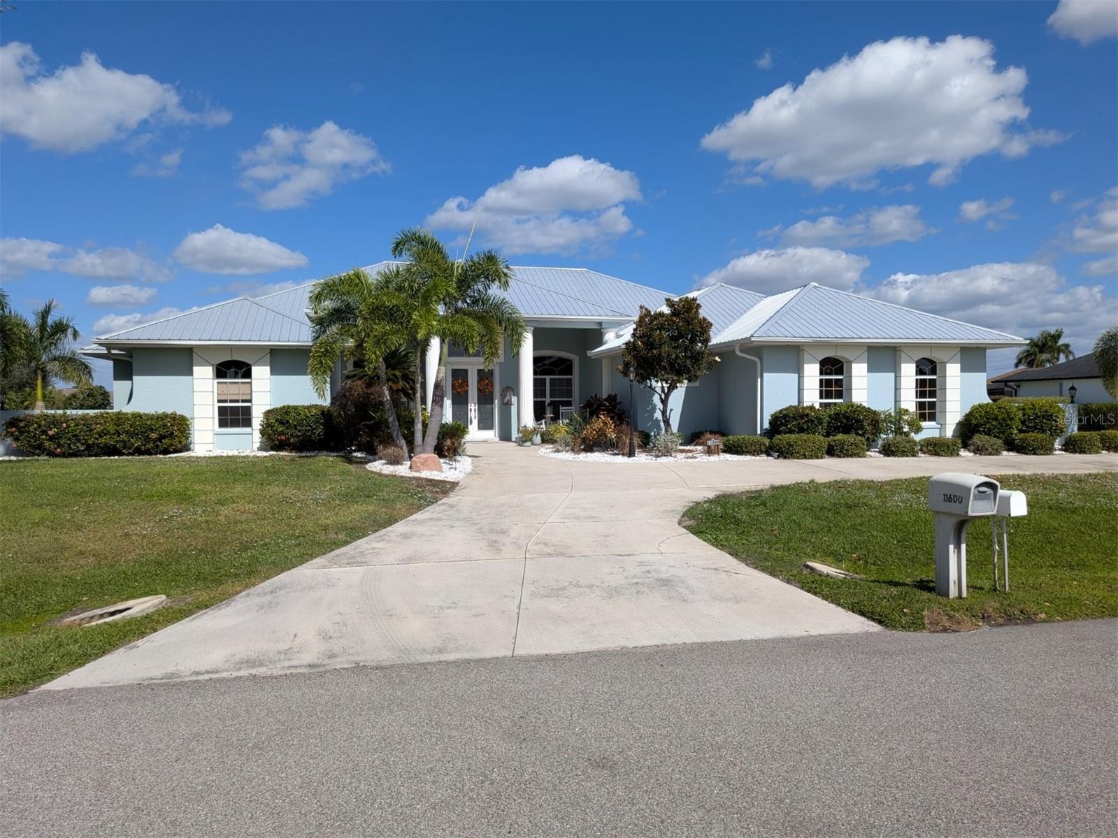 Single Family Residence em LAKE SUZY, FL - Daniel Dourado