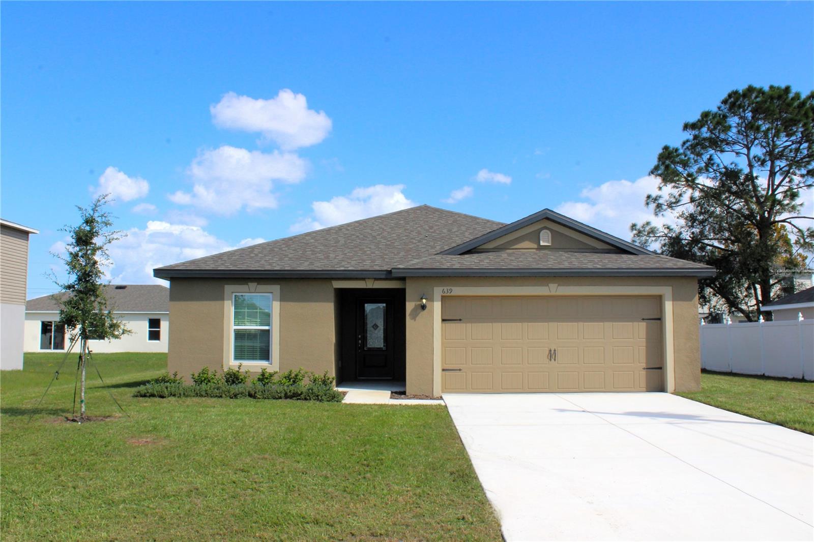 Single Family Residence in POINCIANA, FL - Daniel Dourado