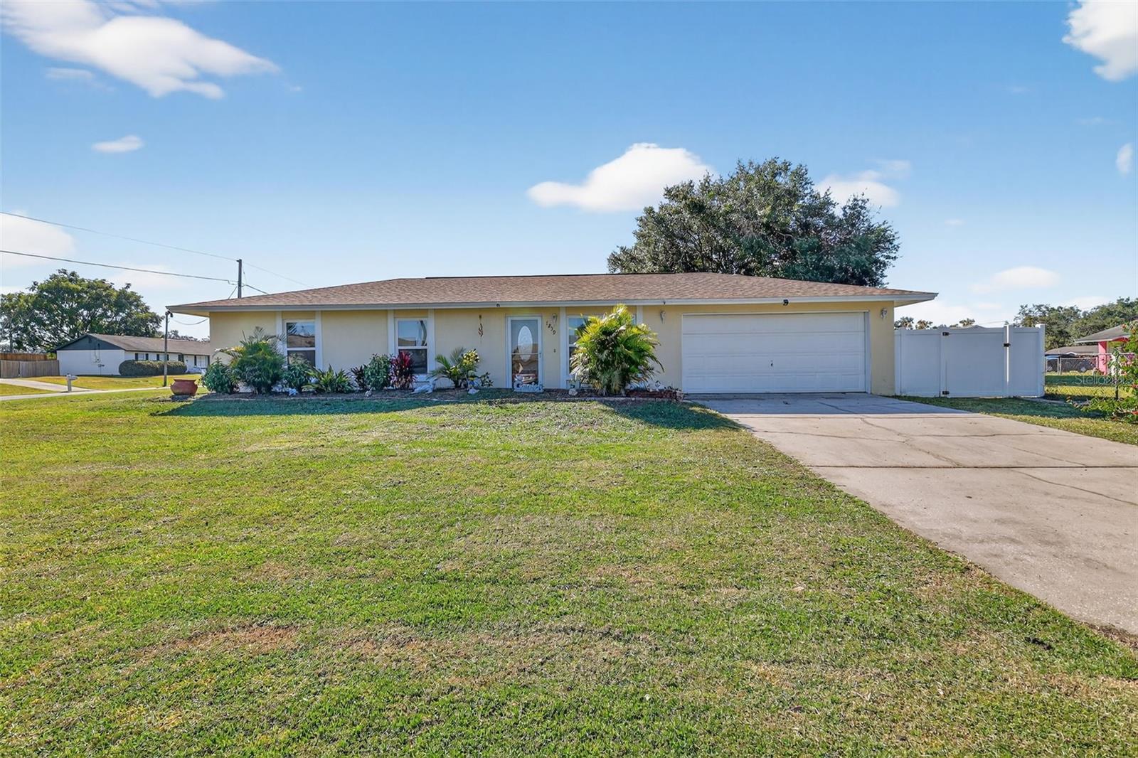 Single Family Residence em LADY LAKE, FL - Daniel Dourado