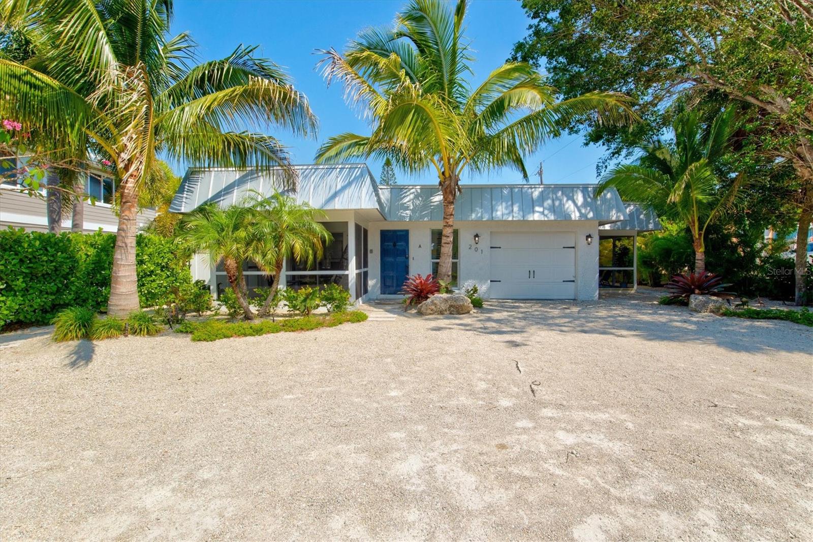 Duplex in HOLMES BEACH, FL - Daniel Dourado