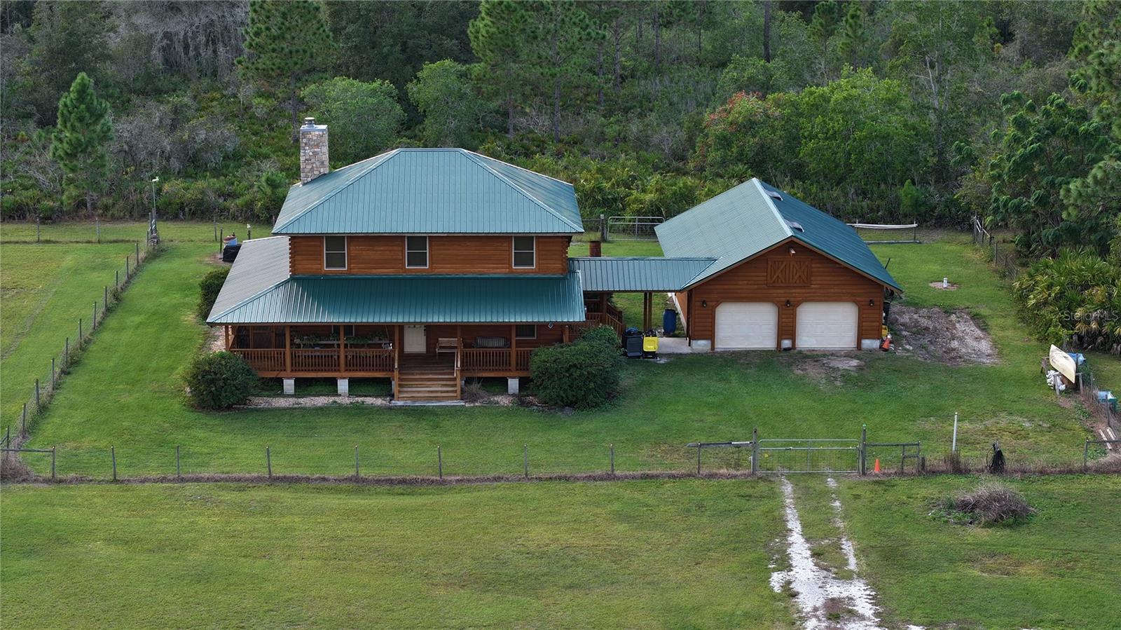 Single Family Residence em POLK CITY, FL - Daniel Dourado