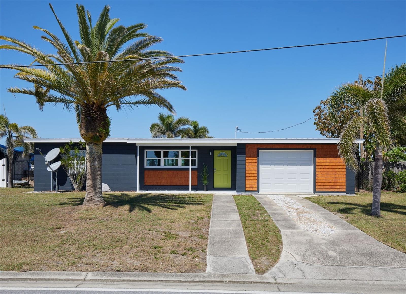 Single Family Residence em PORT CHARLOTTE, FL - Daniel Dourado