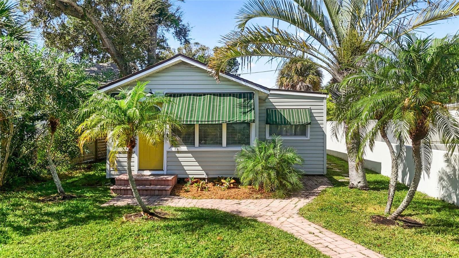 Single Family Residence in GULFPORT, FL - Daniel Dourado