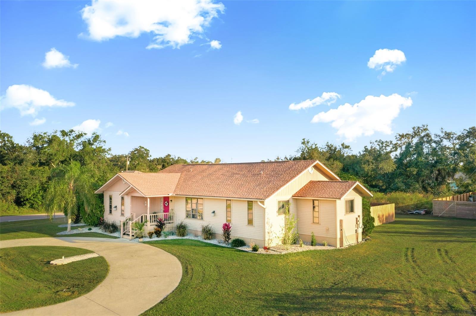 Single Family Residence em PORT CHARLOTTE, FL - Daniel Dourado