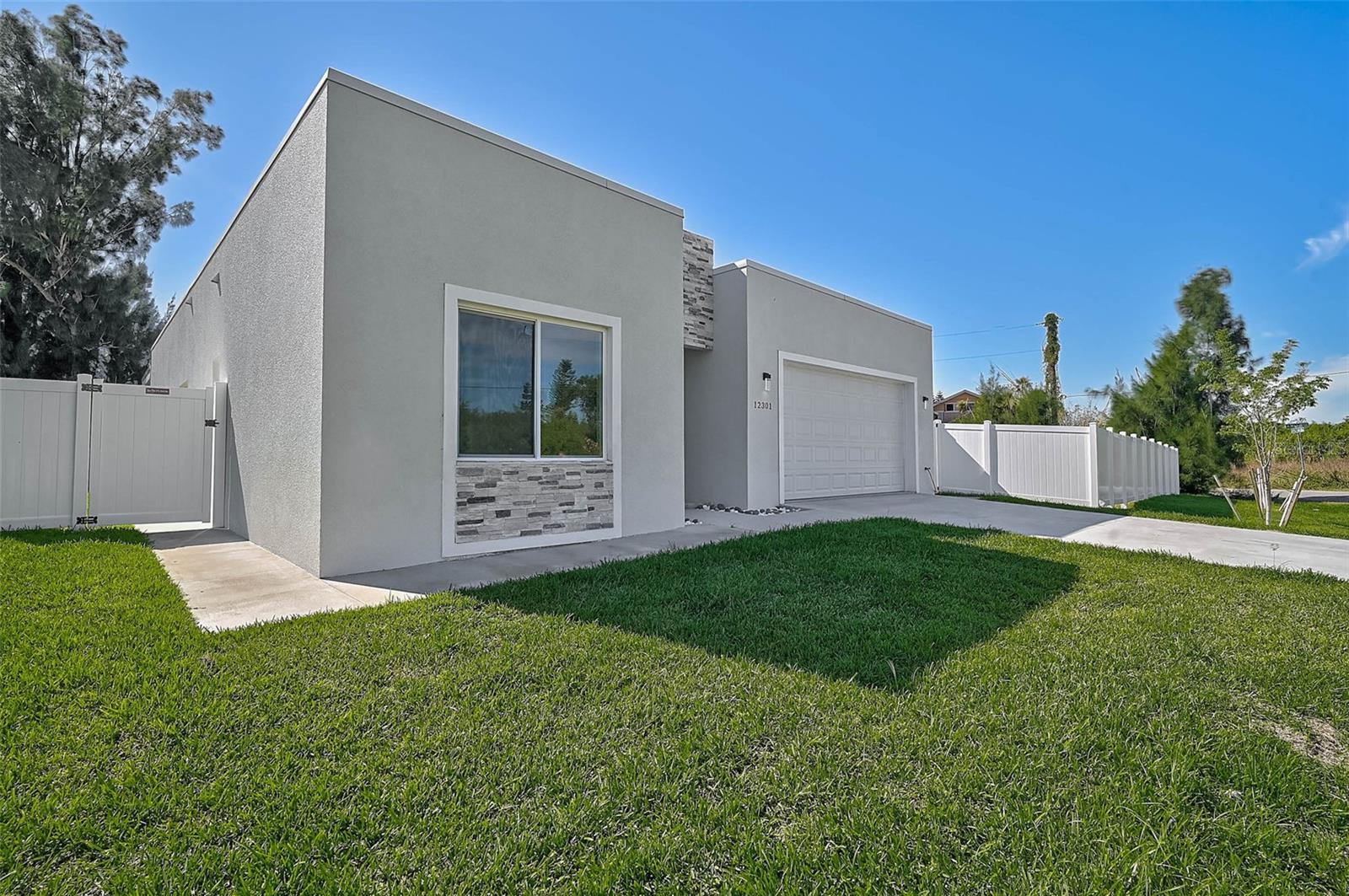 Single Family Residence in NORTH PORT, FL - Daniel Dourado