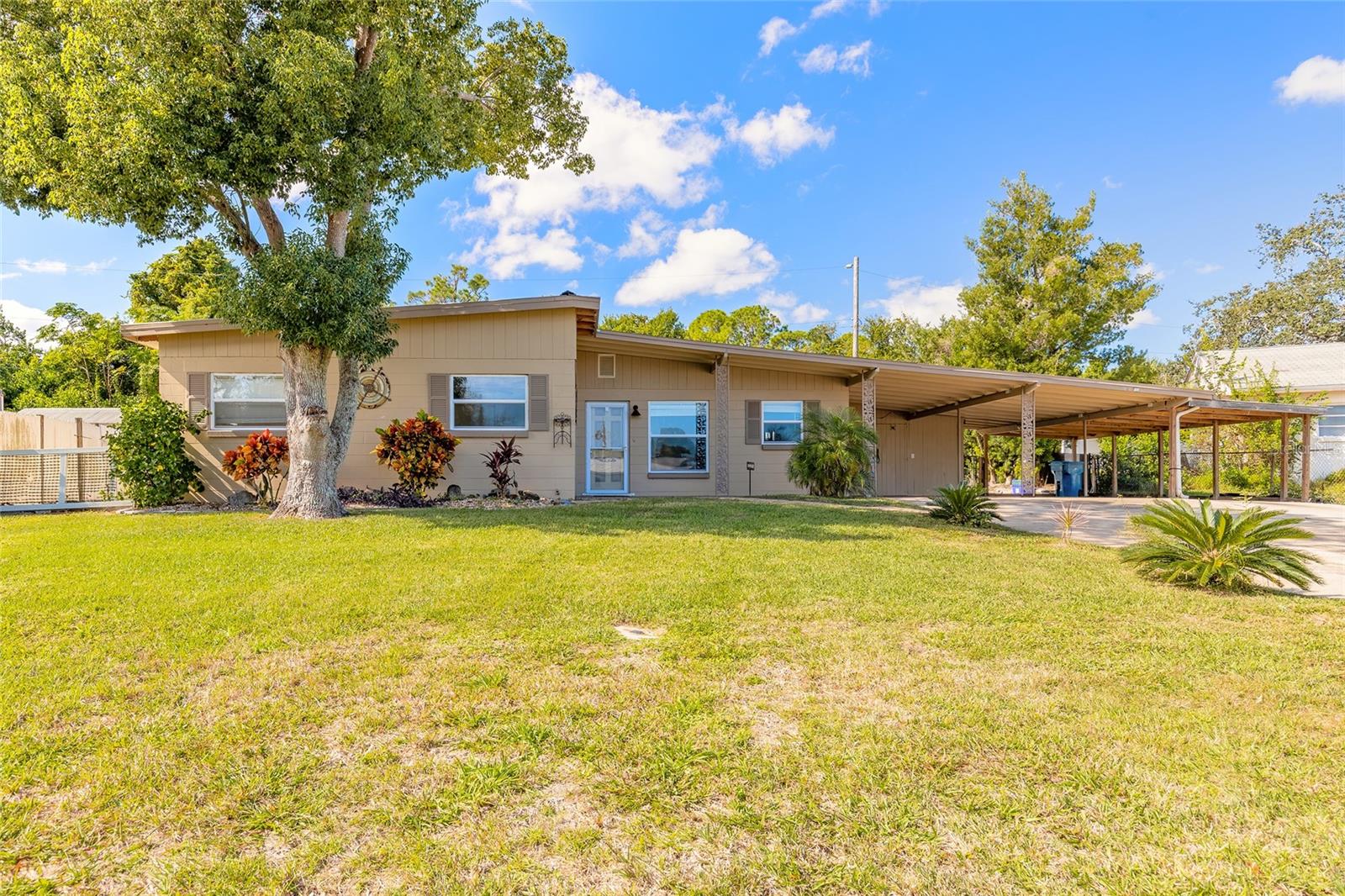 Single Family Residence in DAYTONA BEACH, FL - Daniel Dourado