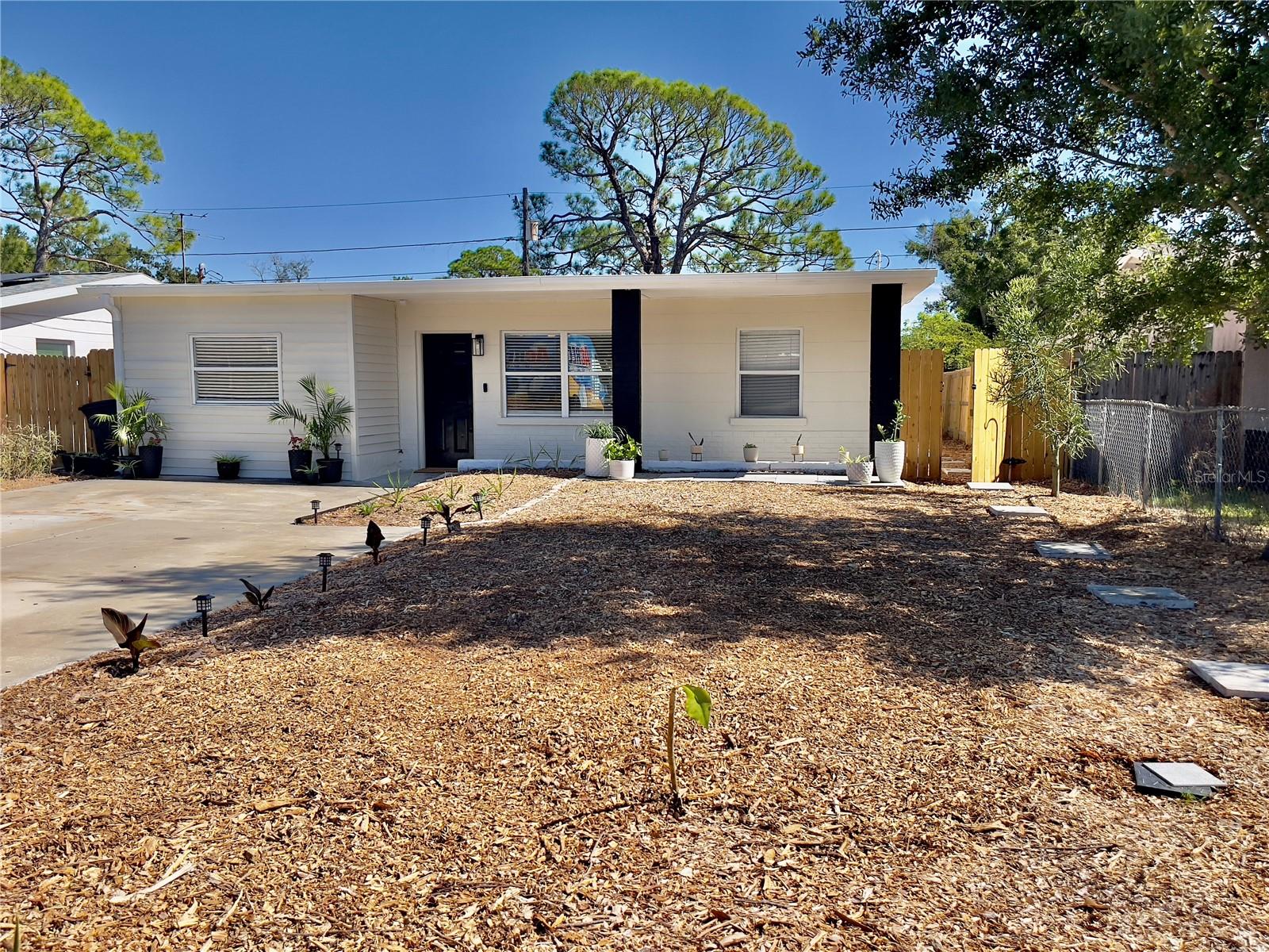 Single Family Residence em PINELLAS PARK, FL - Daniel Dourado