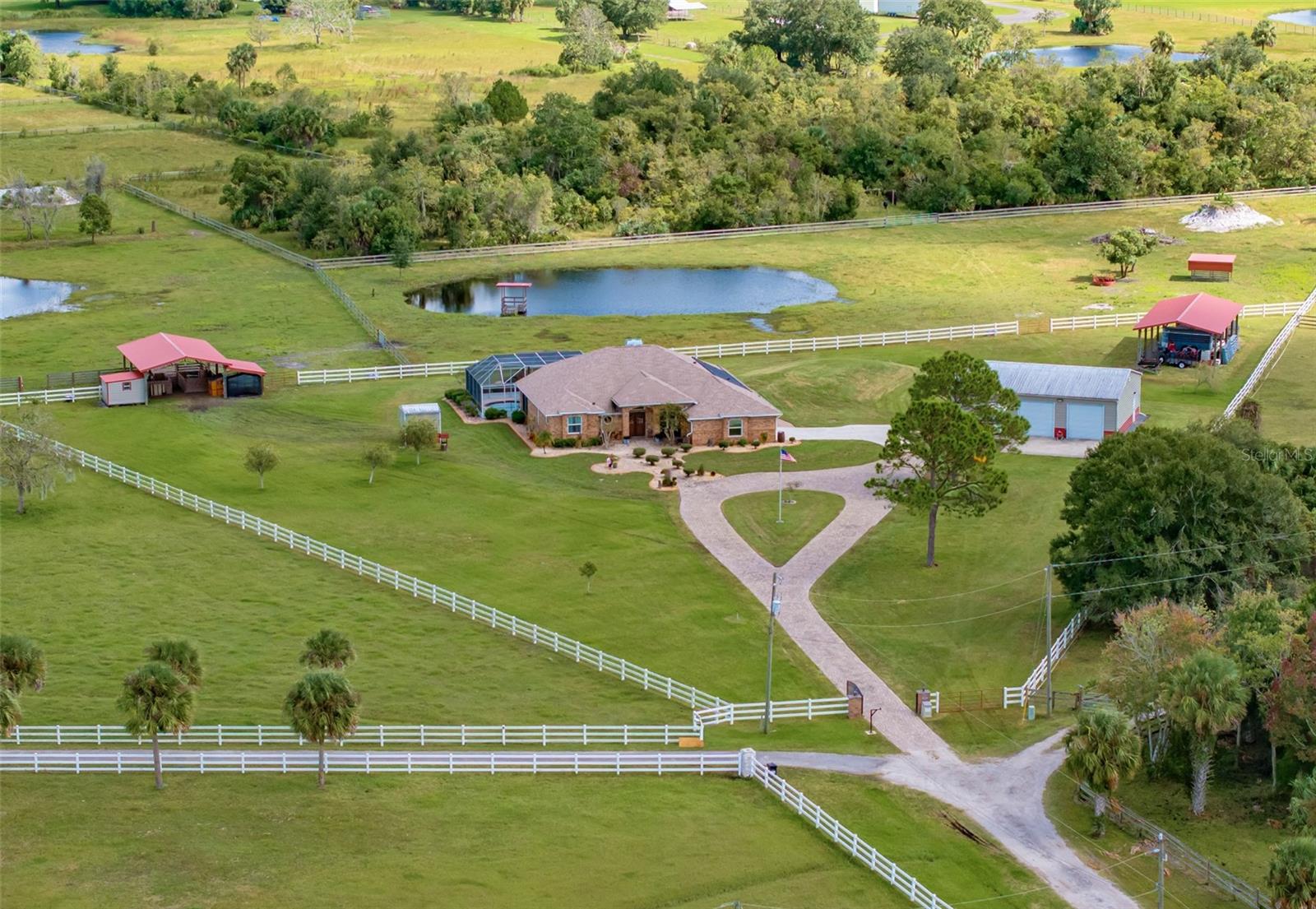 Single Family Residence em OSTEEN, FL - Daniel Dourado