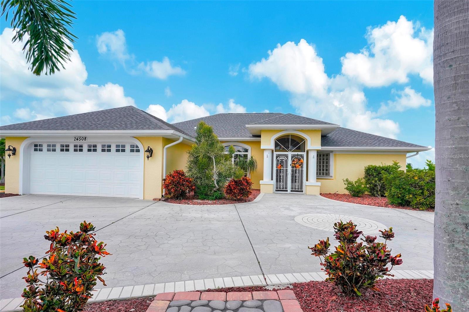 Single Family Residence em PUNTA GORDA, FL - Daniel Dourado