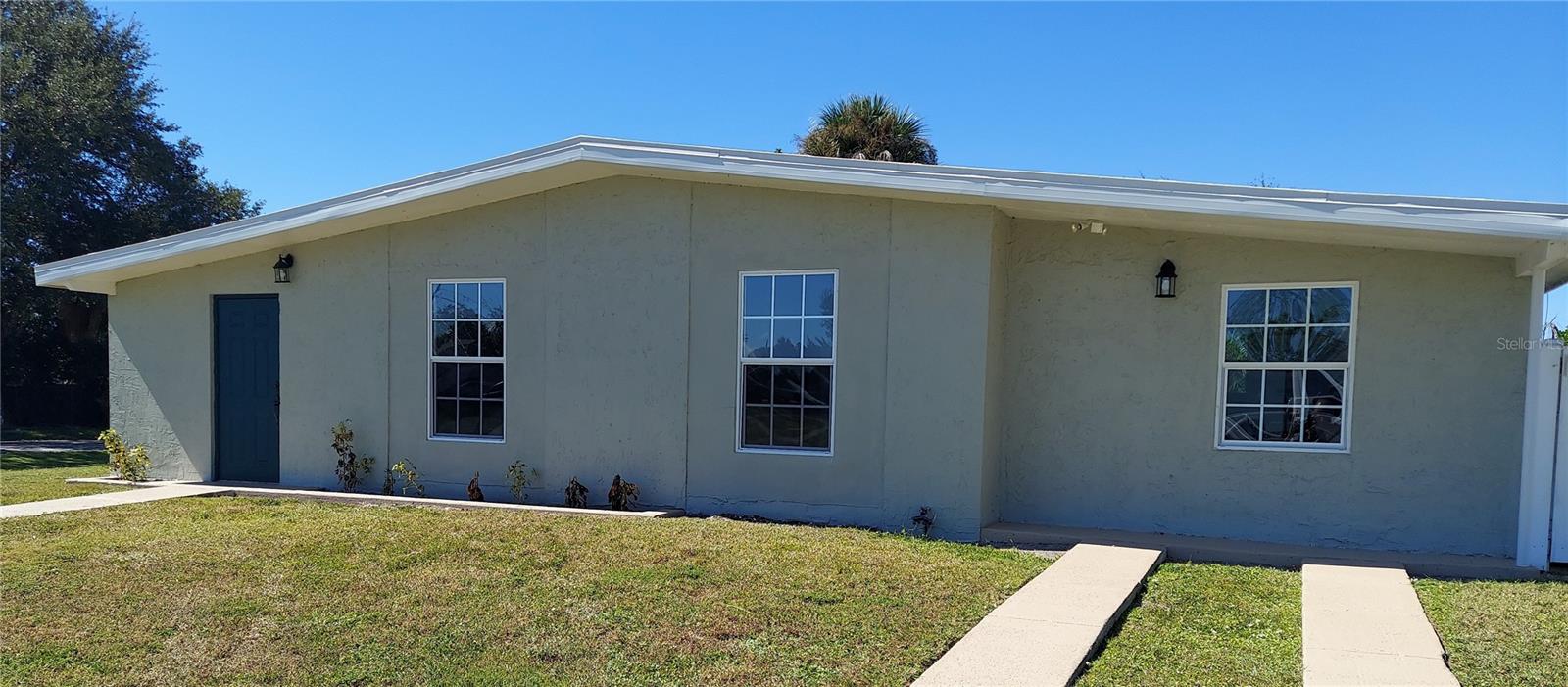 Single Family Residence em PORT CHARLOTTE, FL - Daniel Dourado