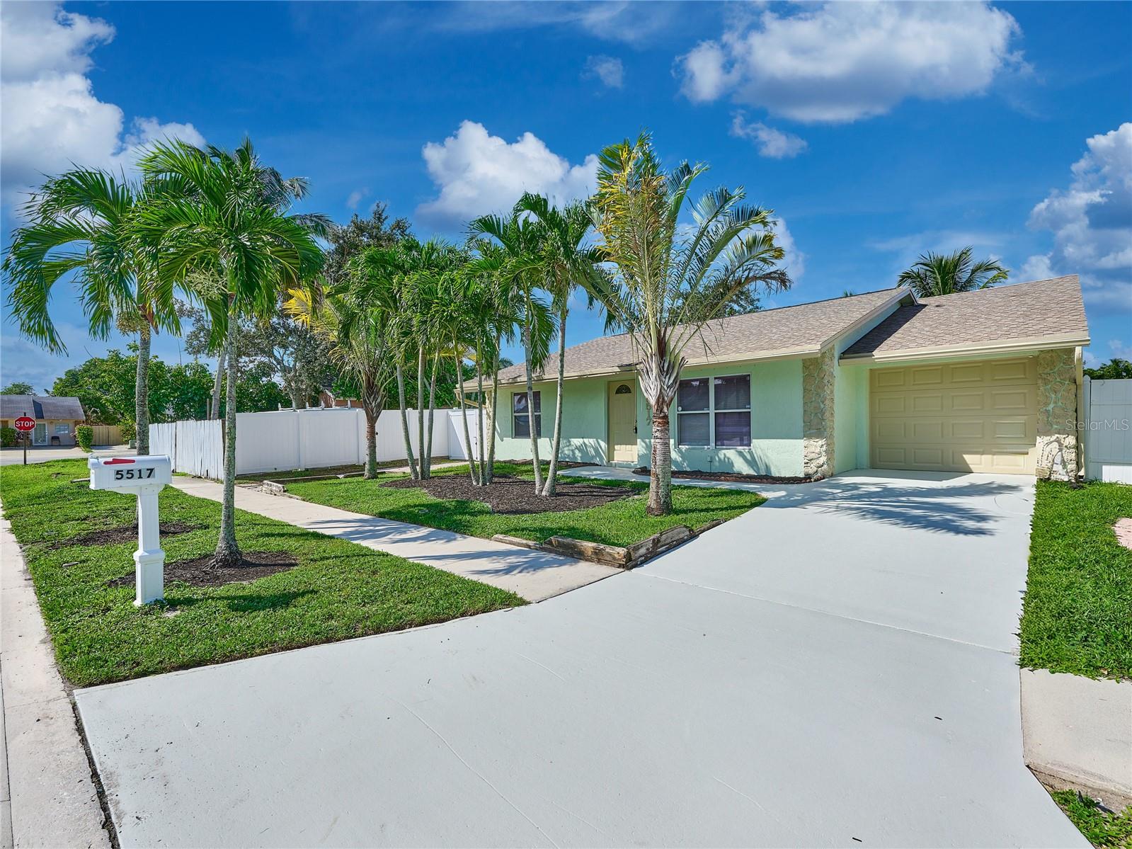 Single Family Residence em LAKE WORTH, FL - Daniel Dourado